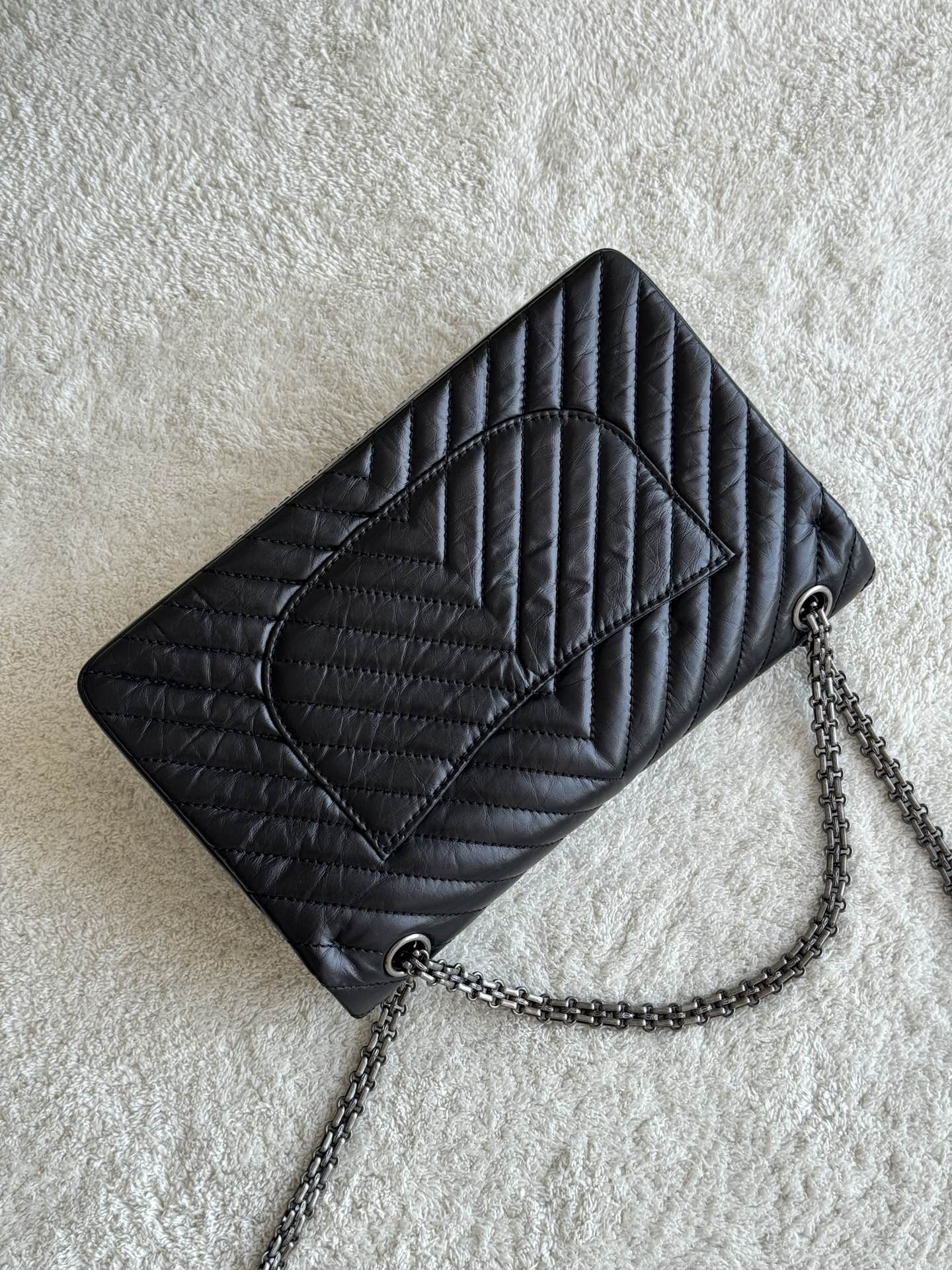 2.55 Reissue 227 Jumbo Flap Bag in Black Aged Calfskin with Chevron Quilting and Ruthenium-Finish Hardware - Mocuir