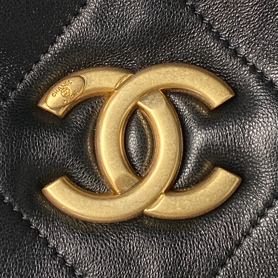 25K Large Hobo Bag (AS5846) in Black Quilted Shiny Lambskin with Light Gold-Tone Hardware - Mocuir