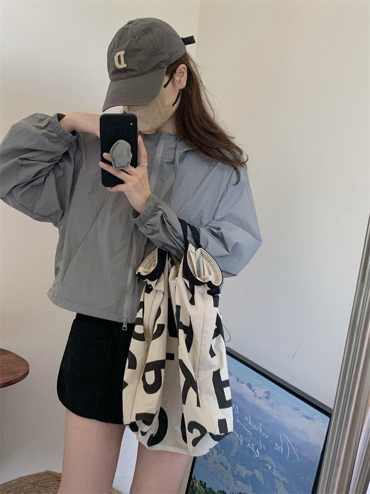 Women's short hooded sunscreen coat