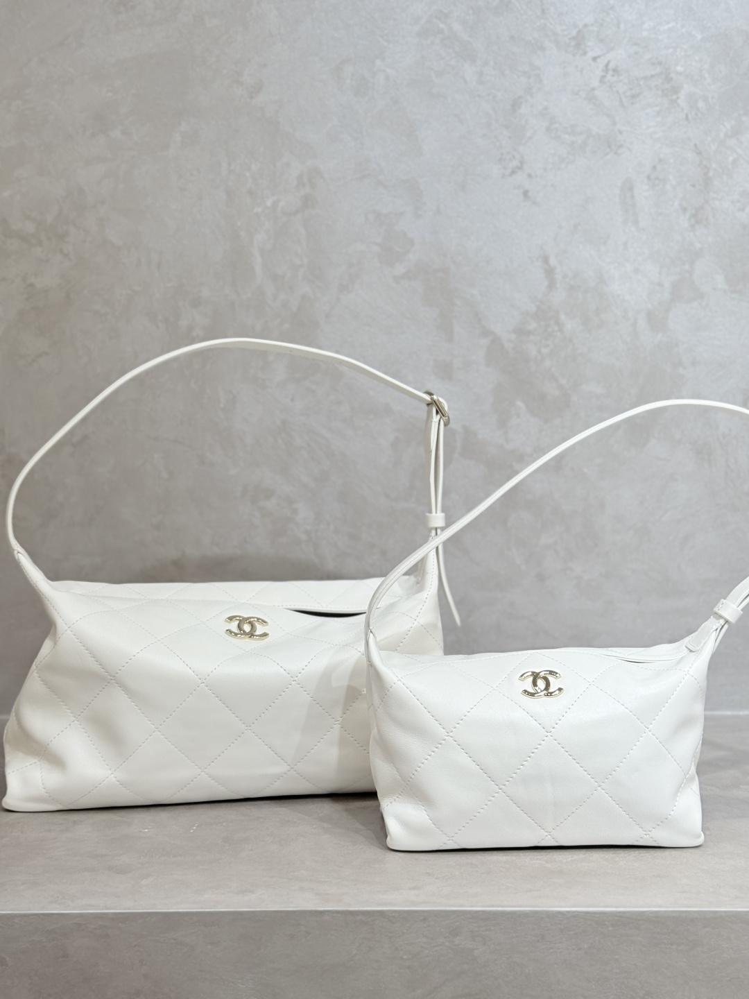 26P Hobo Shoulder Bag in White Quilted Lambskin with Light Gold-Tone Hardware - Mocuir