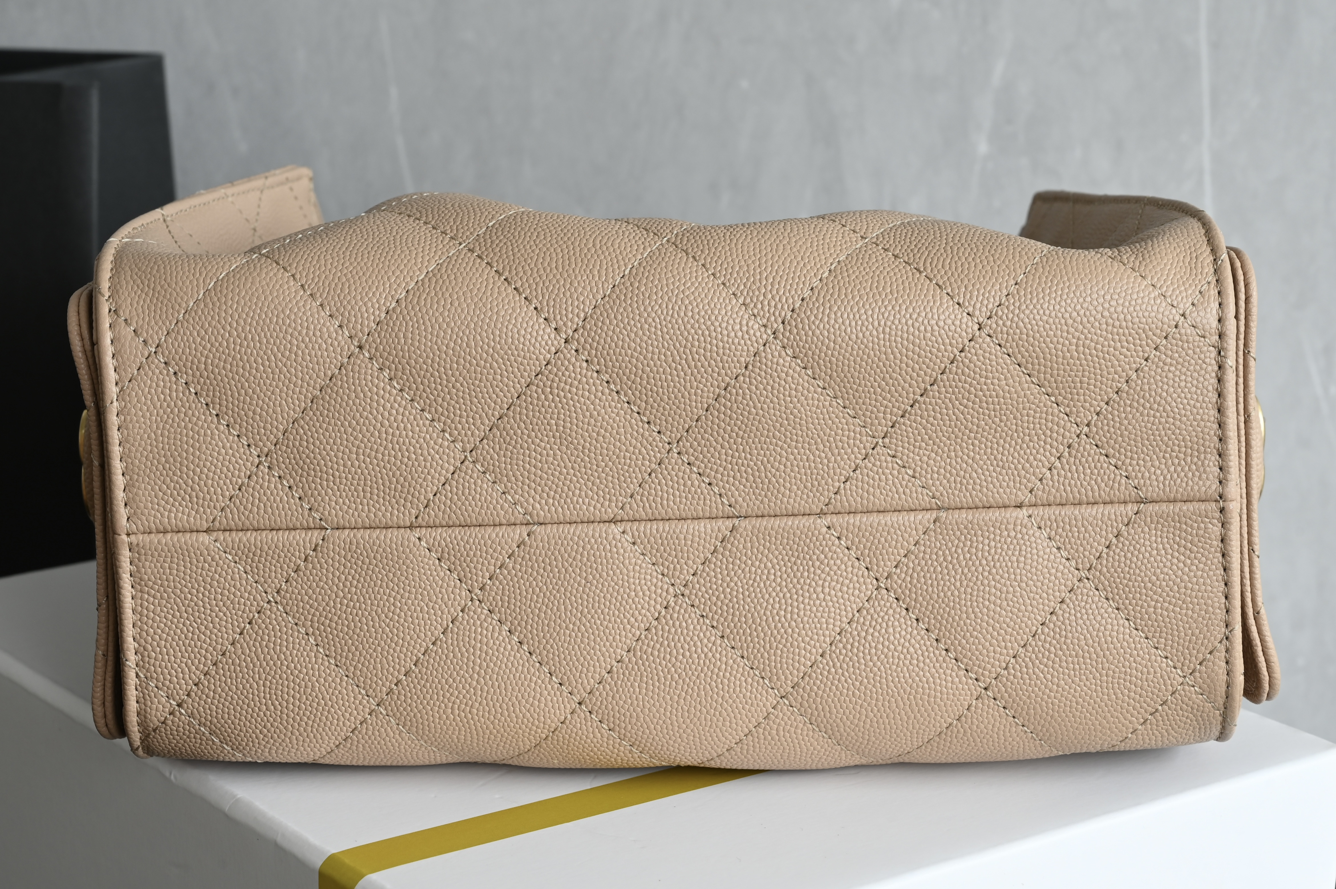 Chain Decor Hobo Bag（Light Beige） - Mocuir