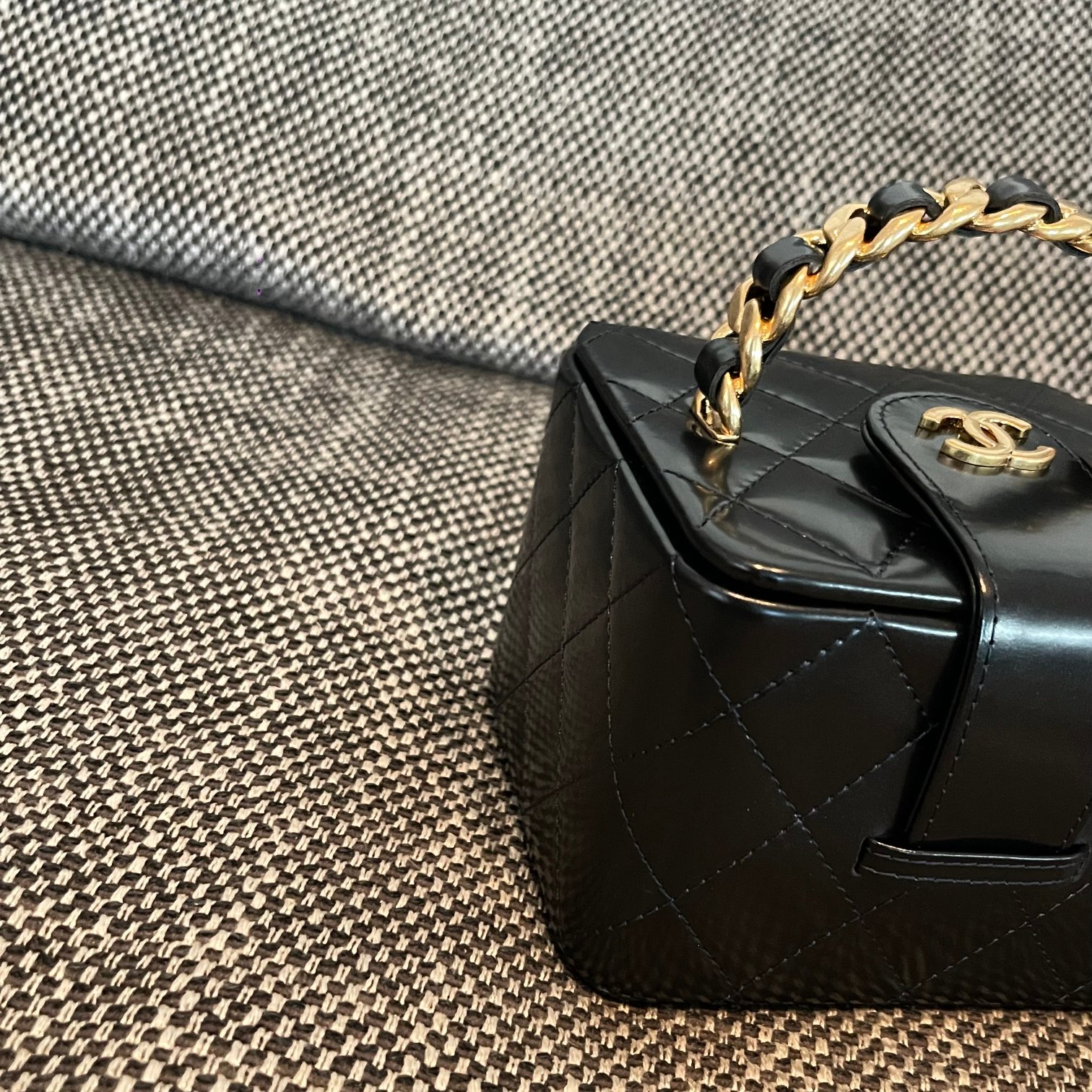 25C Small Quilted Lambskin Vanity Case in Black - Mocuir