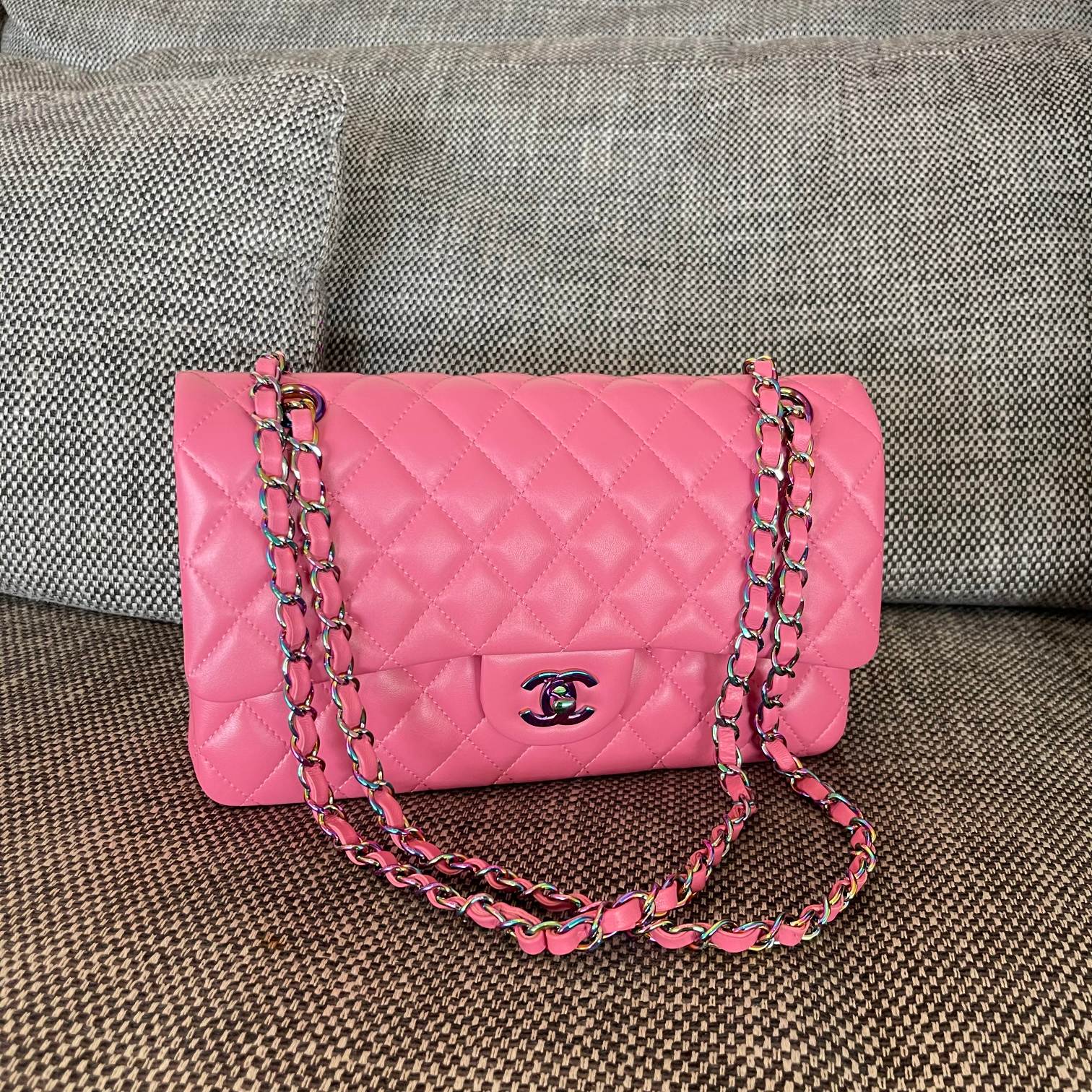 Vintage Classic Double Flap Bright Pink Quilted Lambskin Shoulder Bag with Multicolor Iridescent CC Turn-Lock & Chain Strap - Mocuir