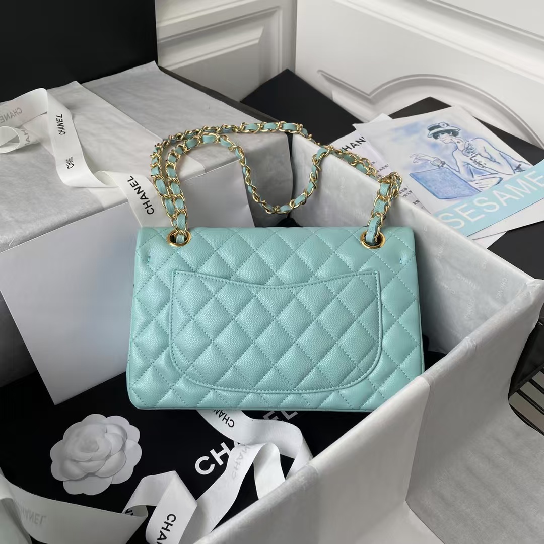 Small Classic Handbag Caviar Gold Hardware