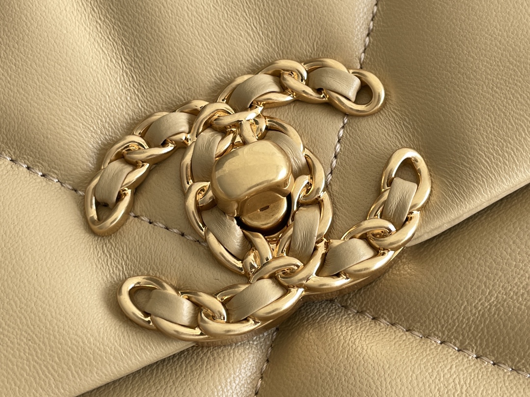 19 Handbag in Beige Quilted Shiny Lambskin with Gold-Tone, Silver-Tone & Ruthenium-Finish Metal (Model AS1160) - Mocuir