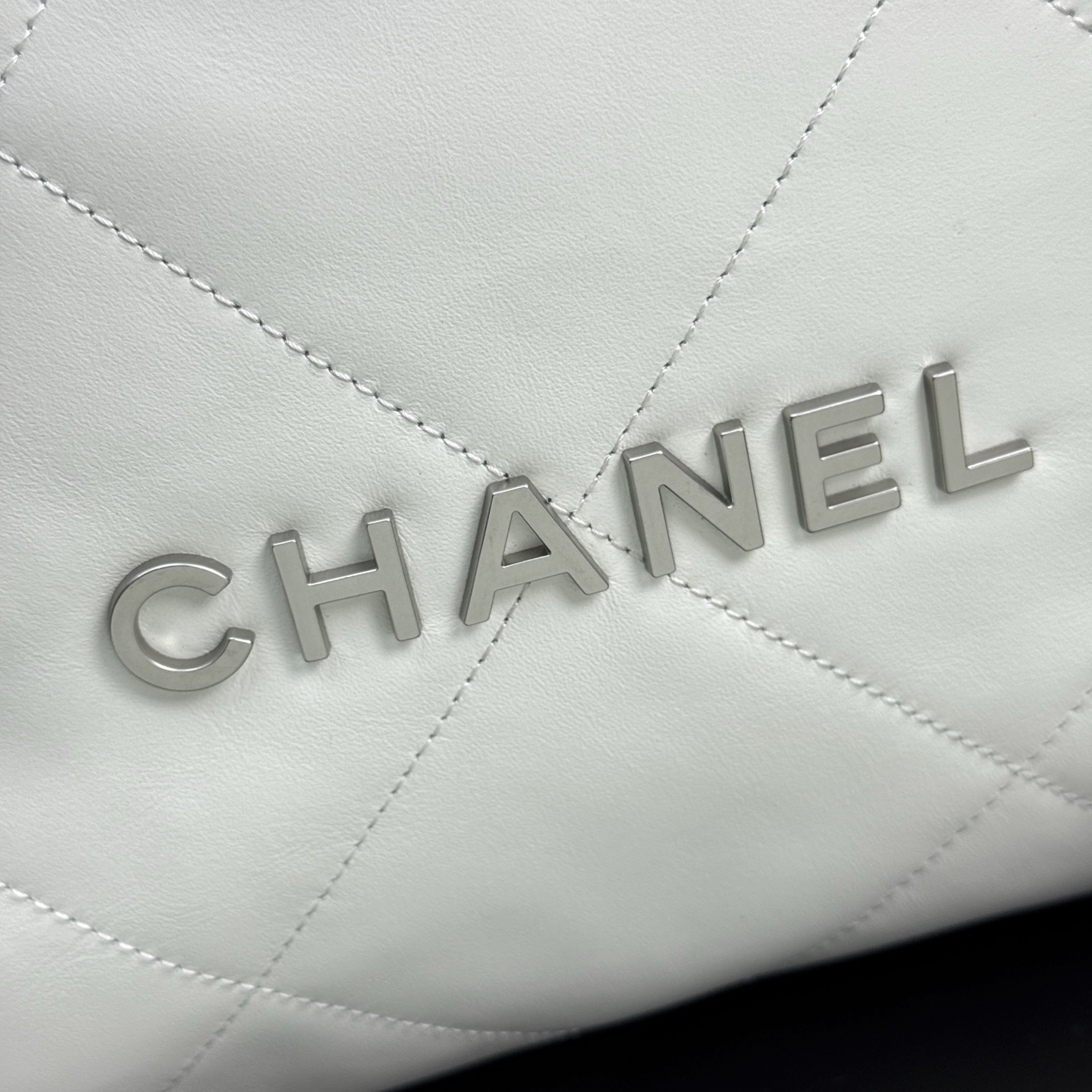 22 Bag Quilted Shiny Calfskin in White (Silver Hardware) - Mocuir