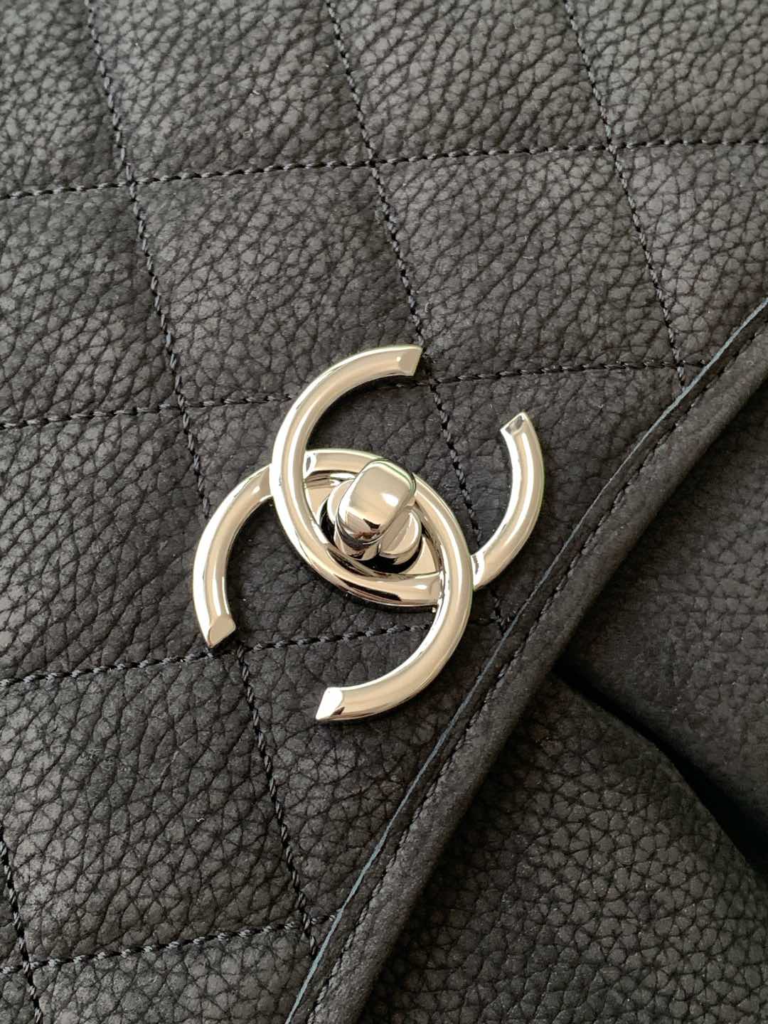 Classic Jumbo Flap Bag in Black Quilted Caviar Leather with Silver-Tone Hardware - Mocuir