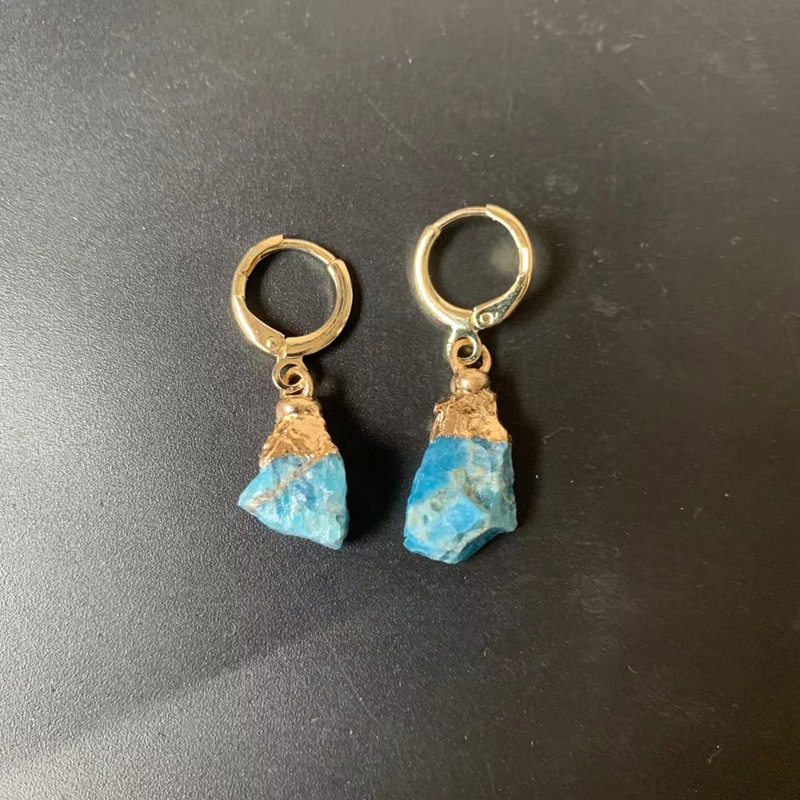 Crystal pendant earring