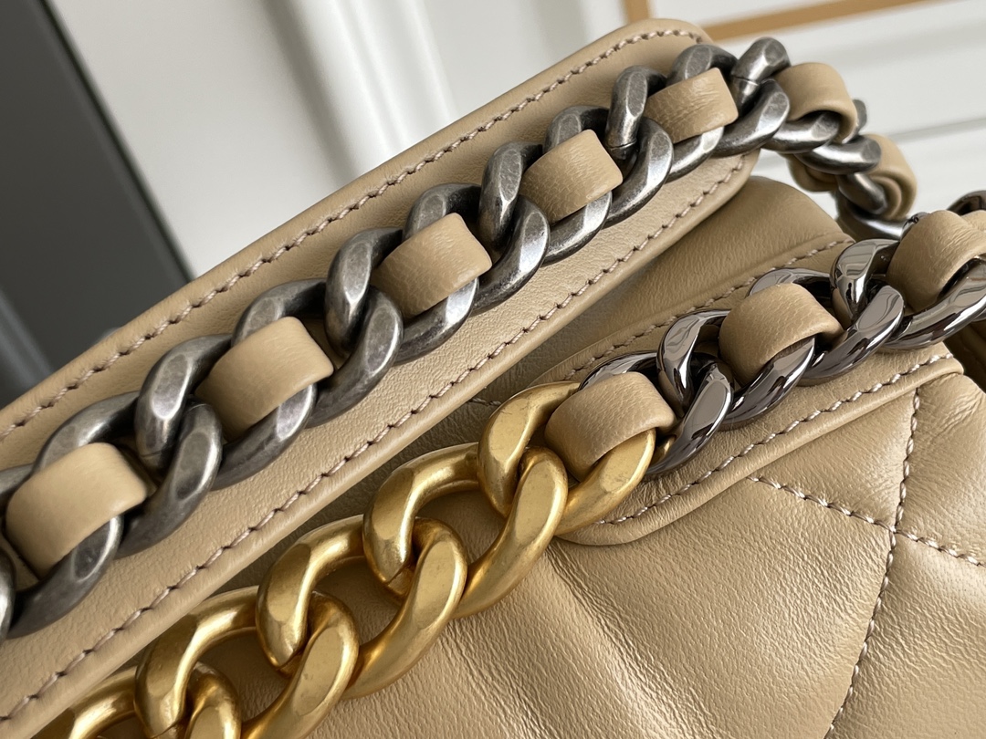19 Handbag in Beige Quilted Shiny Lambskin with Gold-Tone, Silver-Tone & Ruthenium-Finish Metal (Model AS1160) - Mocuir