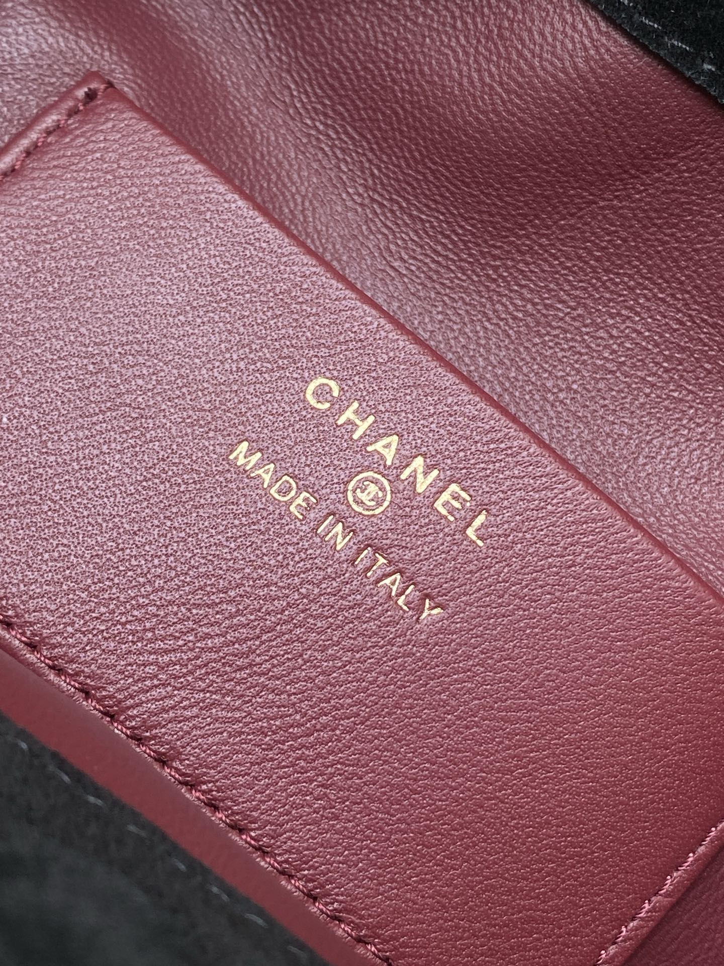 Quilted Suede Calfskin Drawstring Bag（Black） - Mocuir