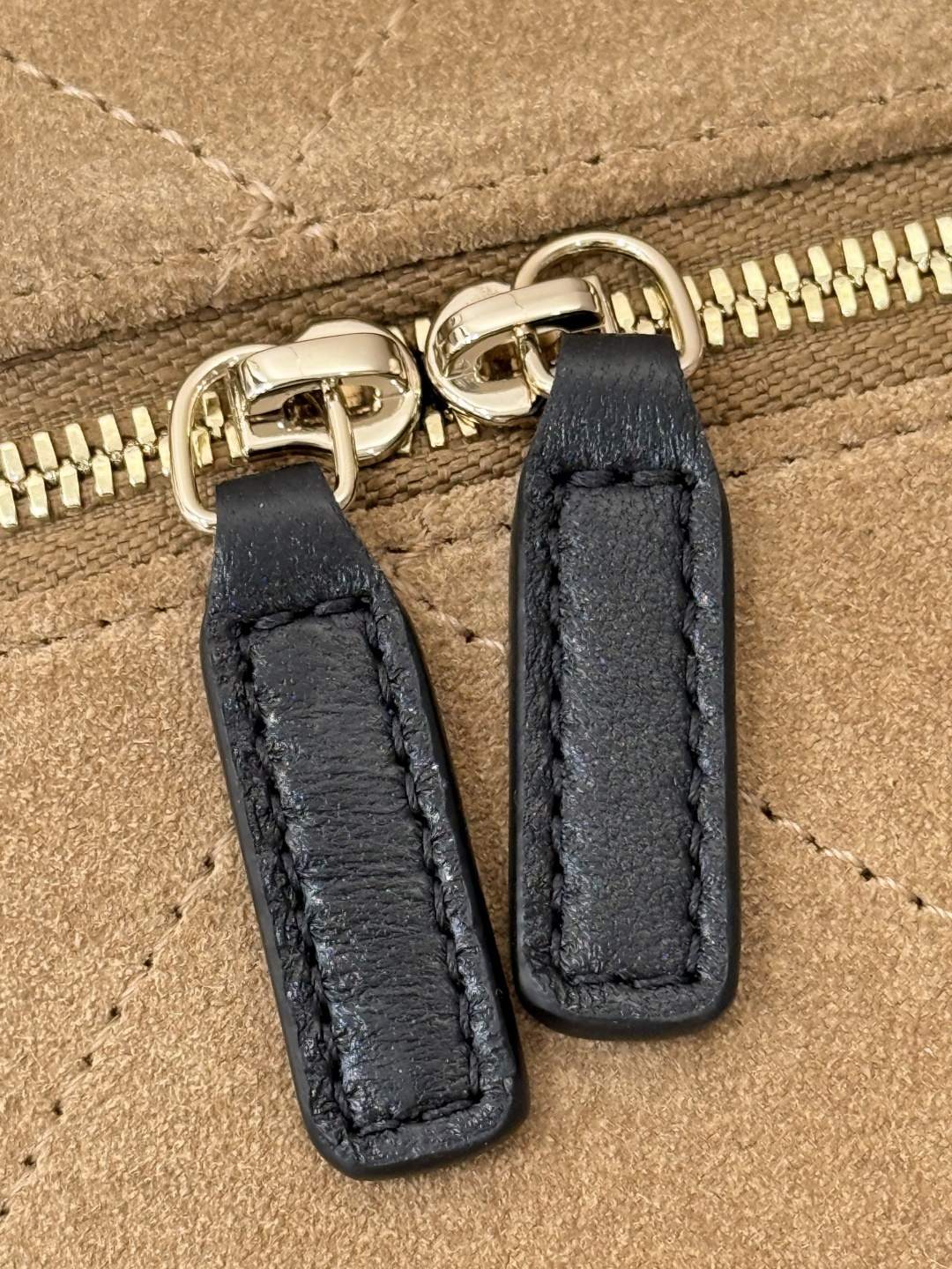 Small Vanity Case in Suede & Lambskin - Mocuir