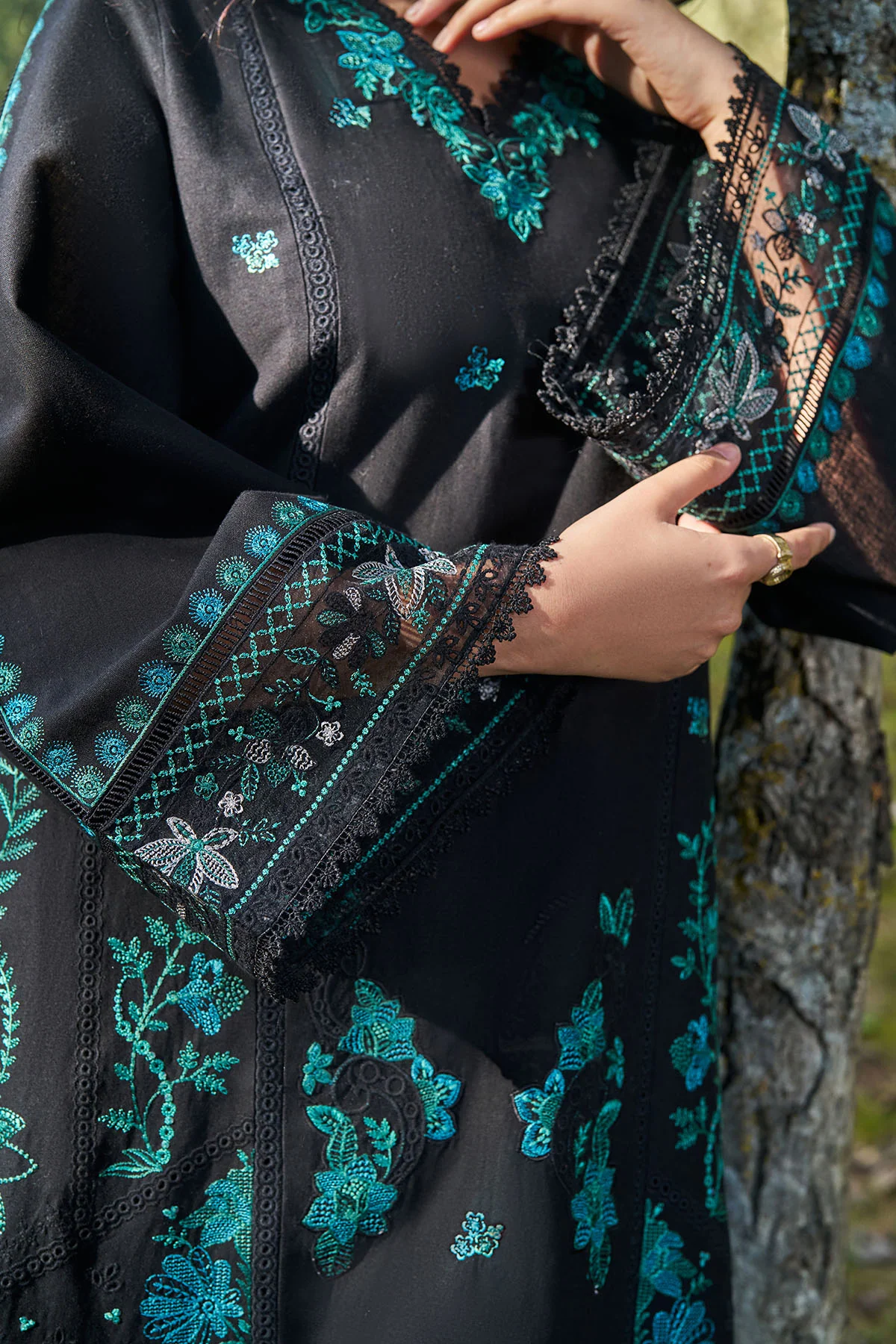 KHADDAR | EMBROIDERED