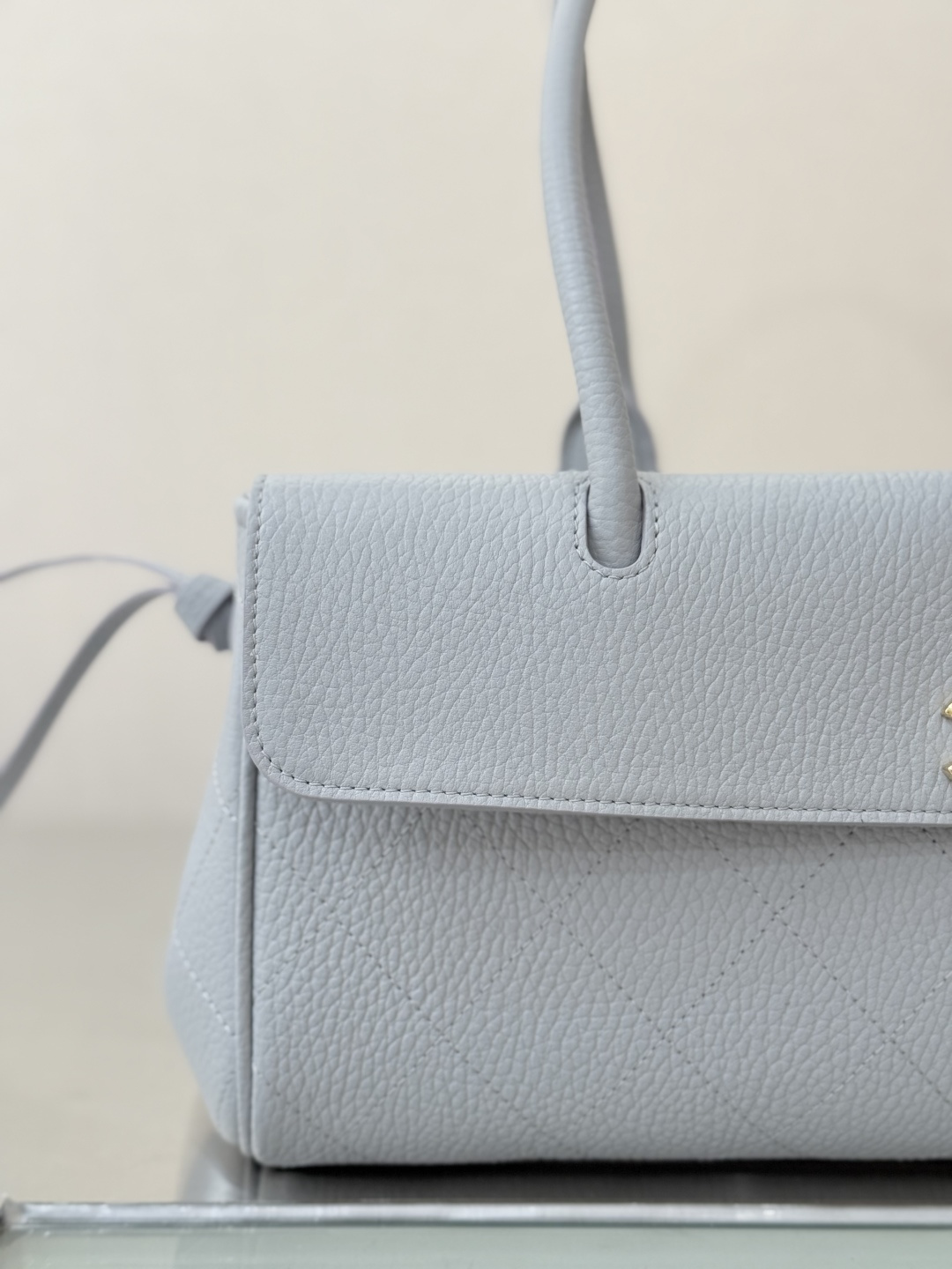 26P Cruise Preppy Coco Bowling Bag in Light Grey Caviar Leather with Gold-Tone Hardware - Mocuir