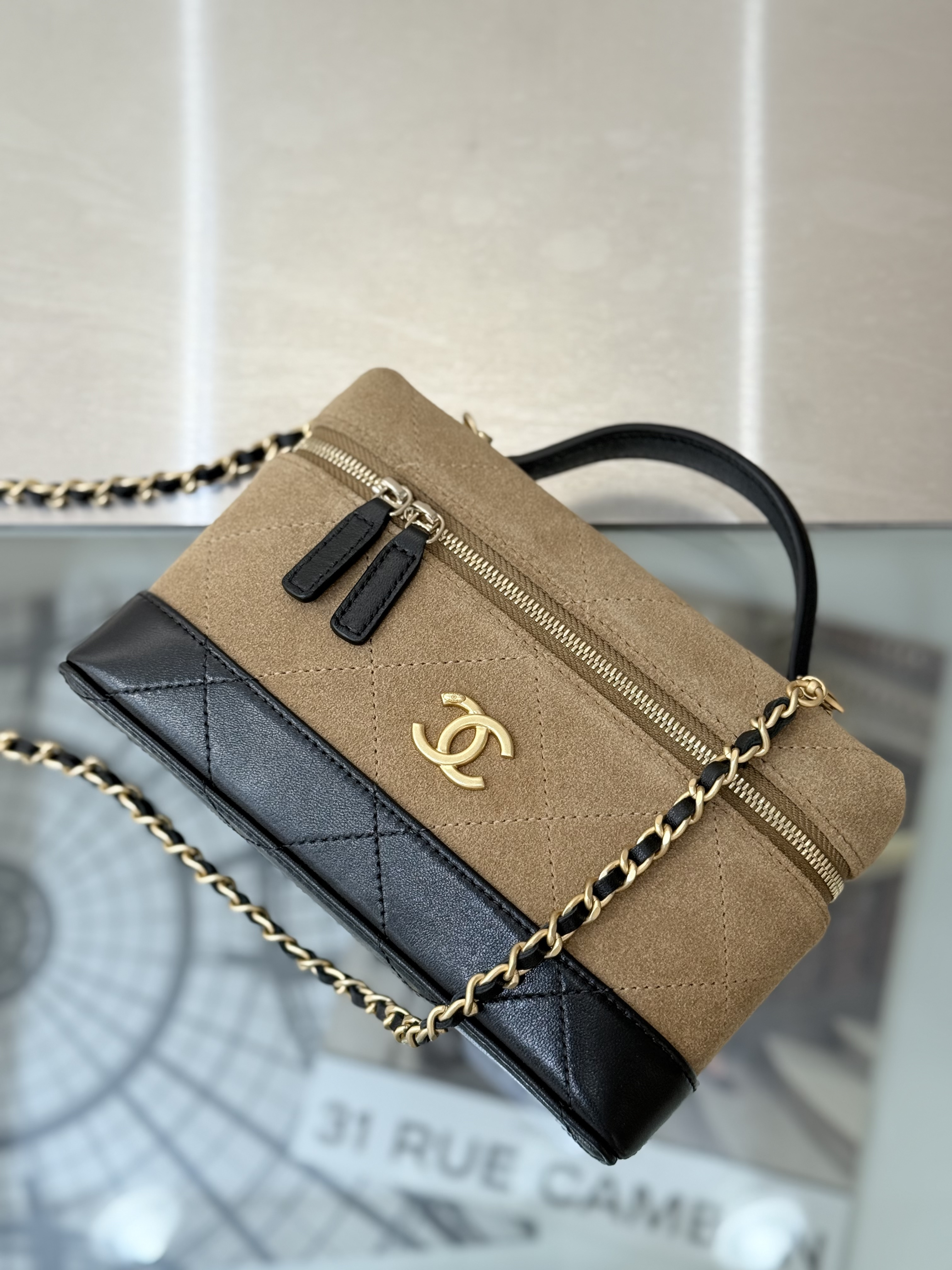 Small Vanity Case in Suede & Lambskin - Mocuir