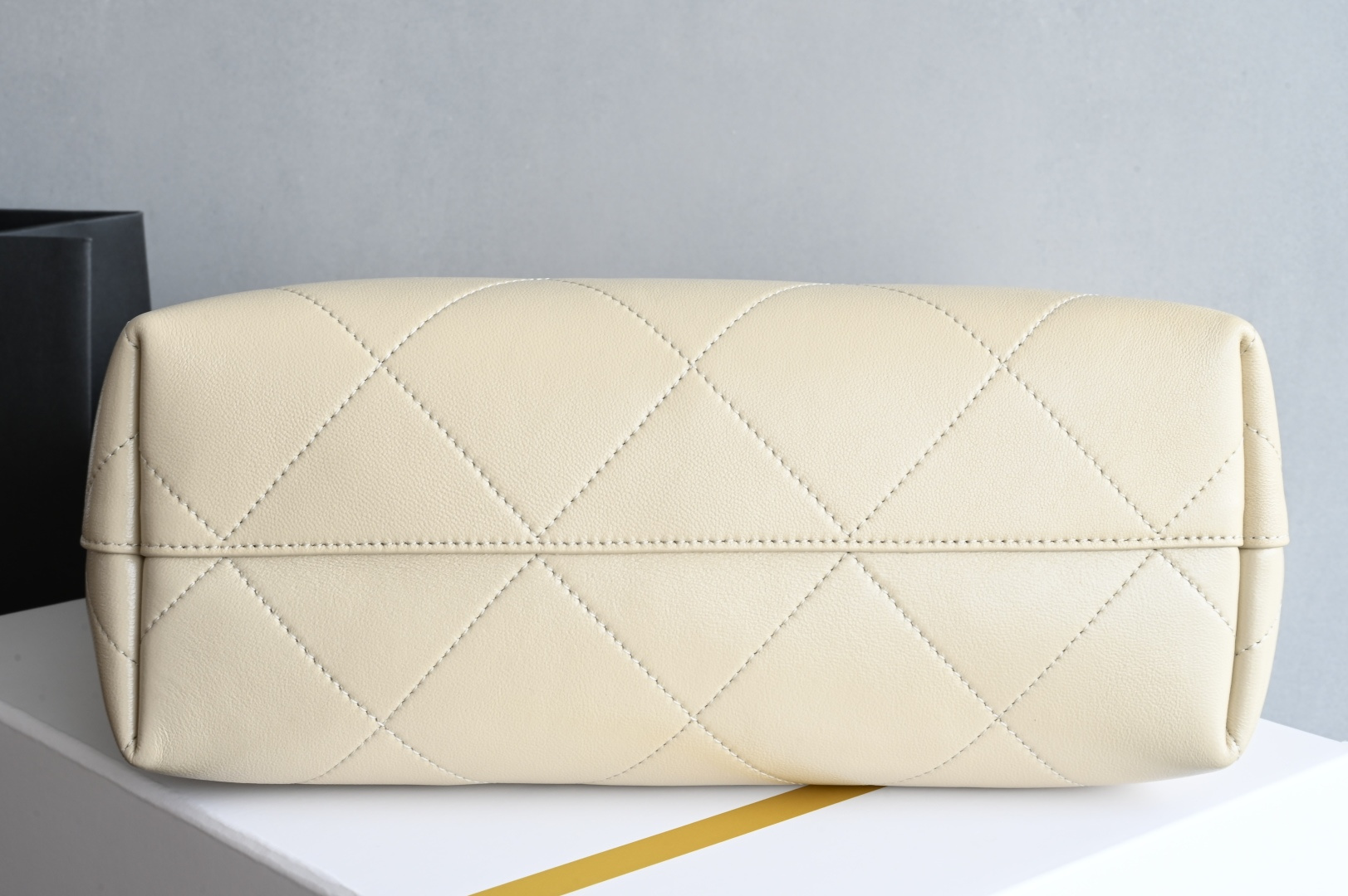 MAXI HOBO Bag in Beige Shiny Lambskin with Gold-Tone Hardware (Model AS5838) - Mocuir