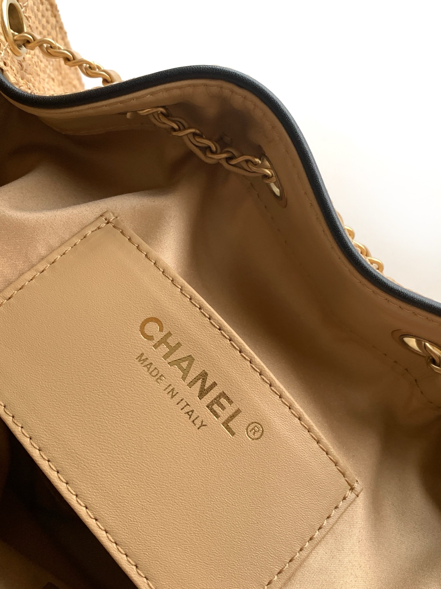 Small 25 Hobo Bag in Beige Braided Raffia (26C Cruise Collection) - Mocuir