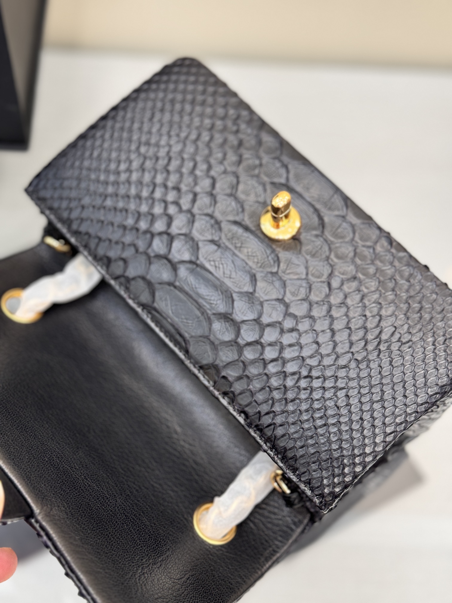 Classic Flap Python Bag（Black python skin） - Mocuir