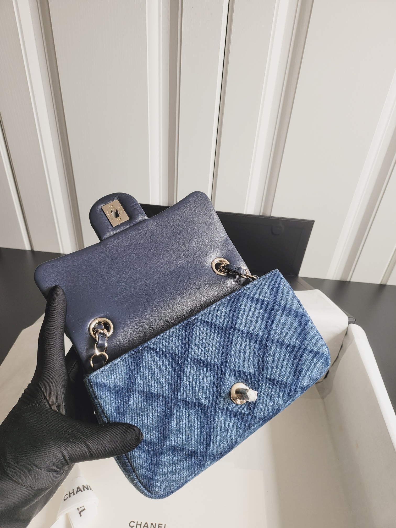 Classic Flap Mini (Large Mini) - Mocuir