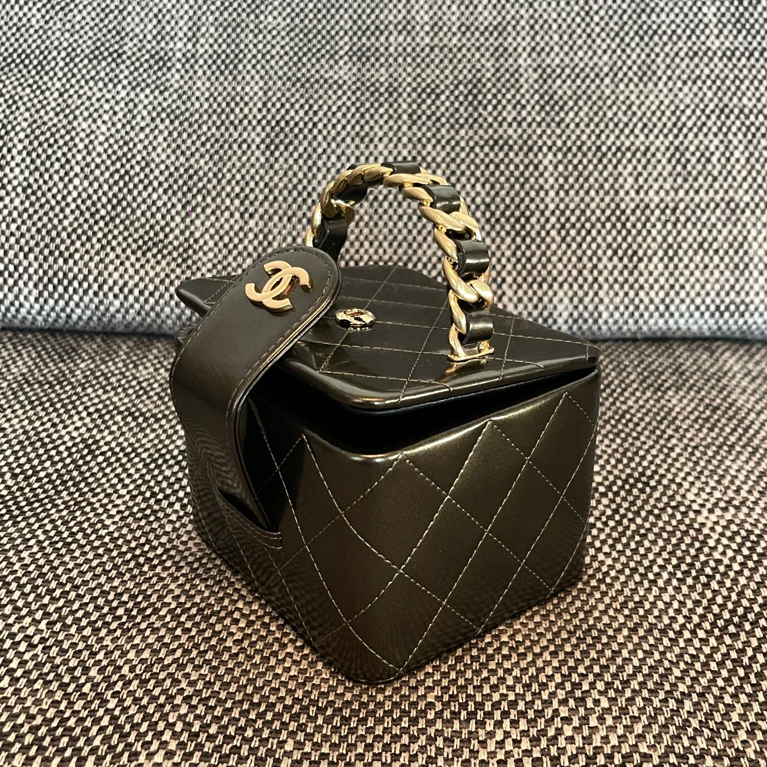 25C Small Vanity Case in Dark Olive Green Patent Leather - Mocuir