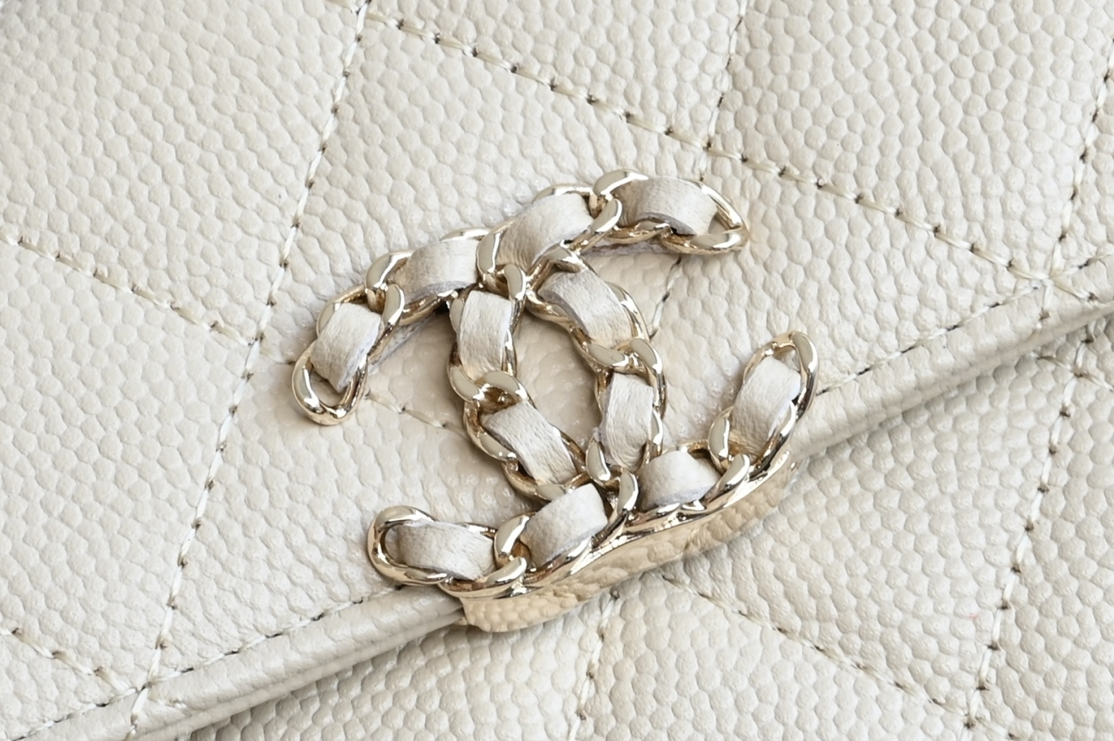 25S Top Handle Kelly Clutch with Chain in Beige Caviar Leather with Light Gold-Tone Hardware (Model AS4711) - Mocuir