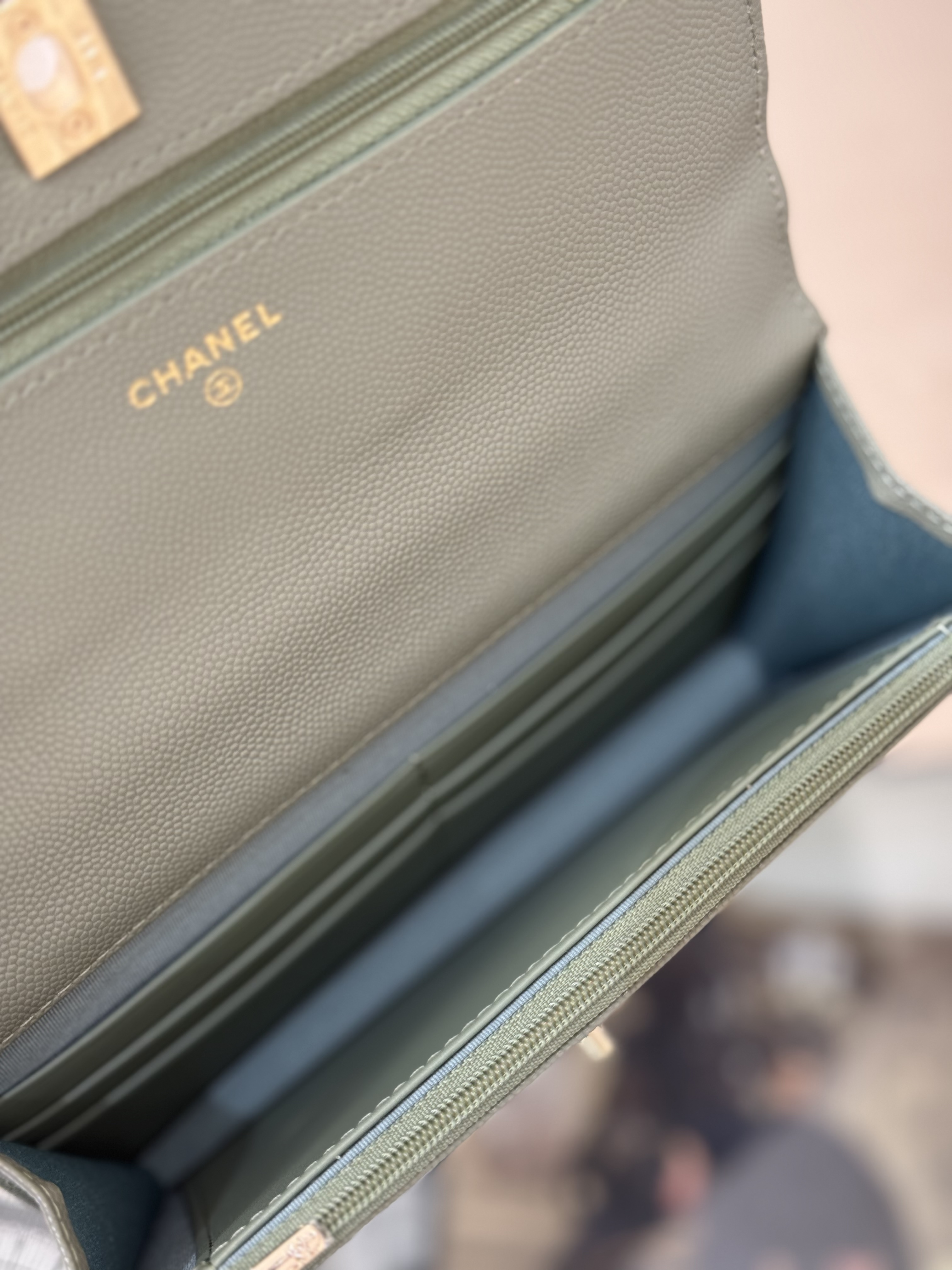 Wallet on Chain with Top Handle (AP3984) in Green Caviar Leather with Gold-Tone Hardware, 25C Cruise Collection - Mocuir