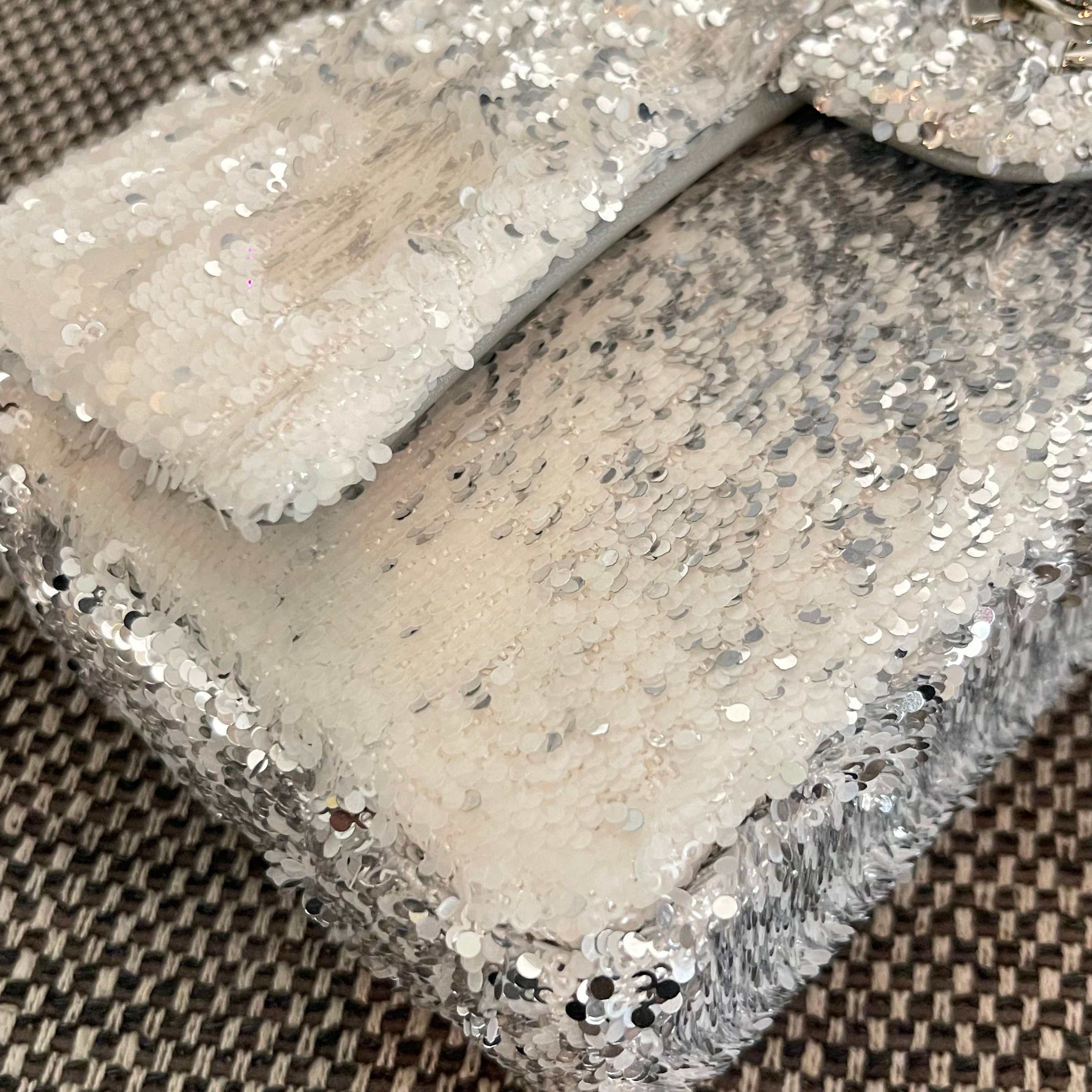 Classic Wallet on Chain Sequin - Mocuir