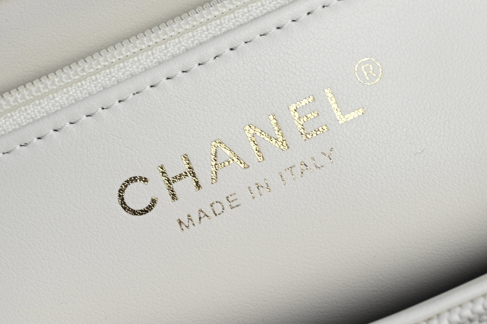 26P Preppy Coco Large Flap Bag in White Grained Shiny Calfskin with Gold-Tone Hardware - Mocuir