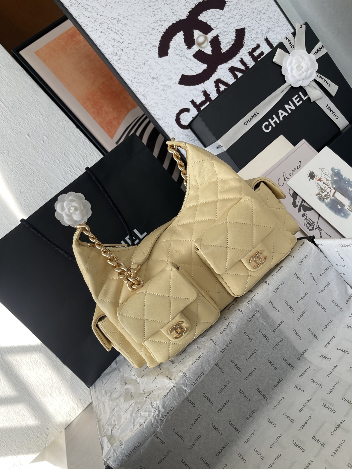 25C Multi-Pocket Hobo Bag in Cream Yellow Quilted Lambskin with Gold-Tone Hardware - Mocuir