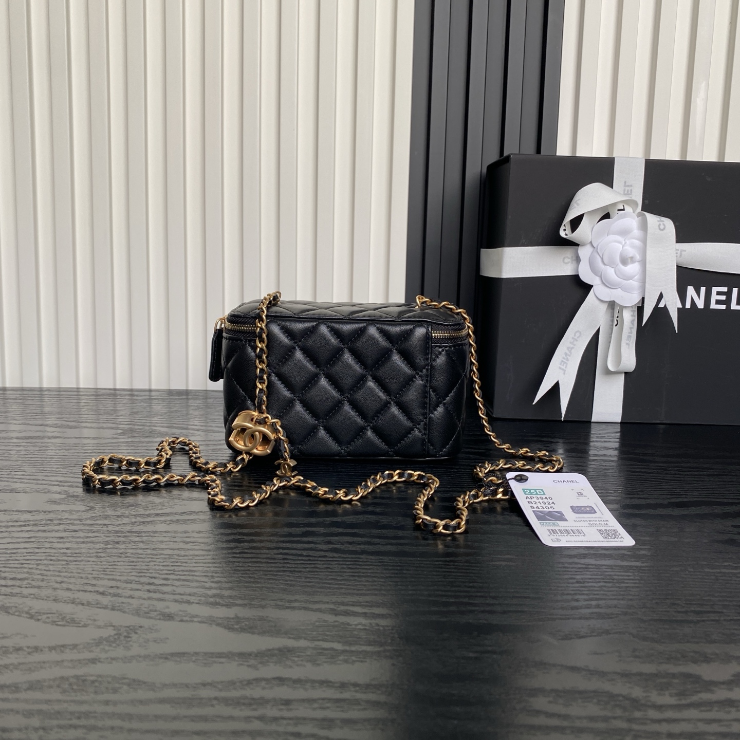 Small Vanity Case with Chain (AP3940) in Black Shiny Lambskin with Gold-Tone Hardware, 25B Fall-Winter Collection - Mocuir