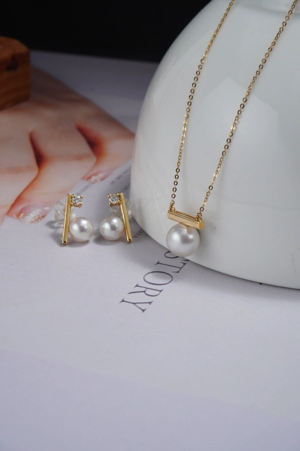 18k Gold Saltwater Pearl Necklace Set