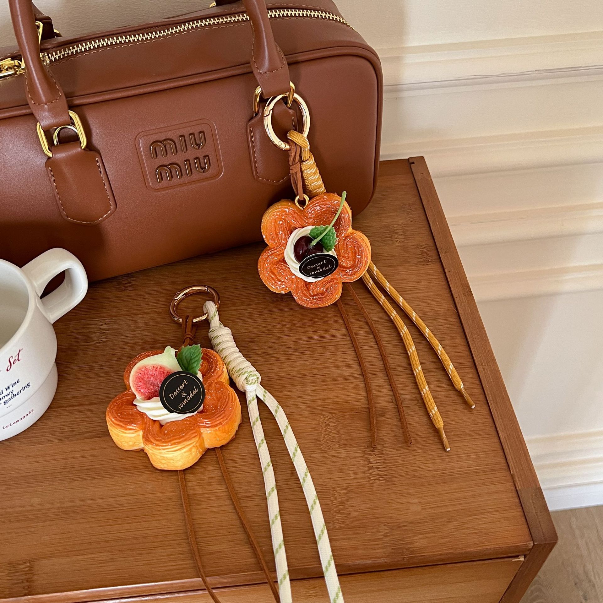 Flower bread shoelace key chain
