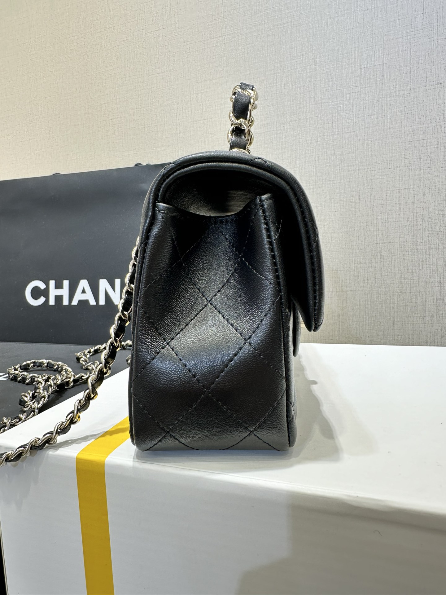 Mini Flap Bag with Top Handle（Black） - Mocuir