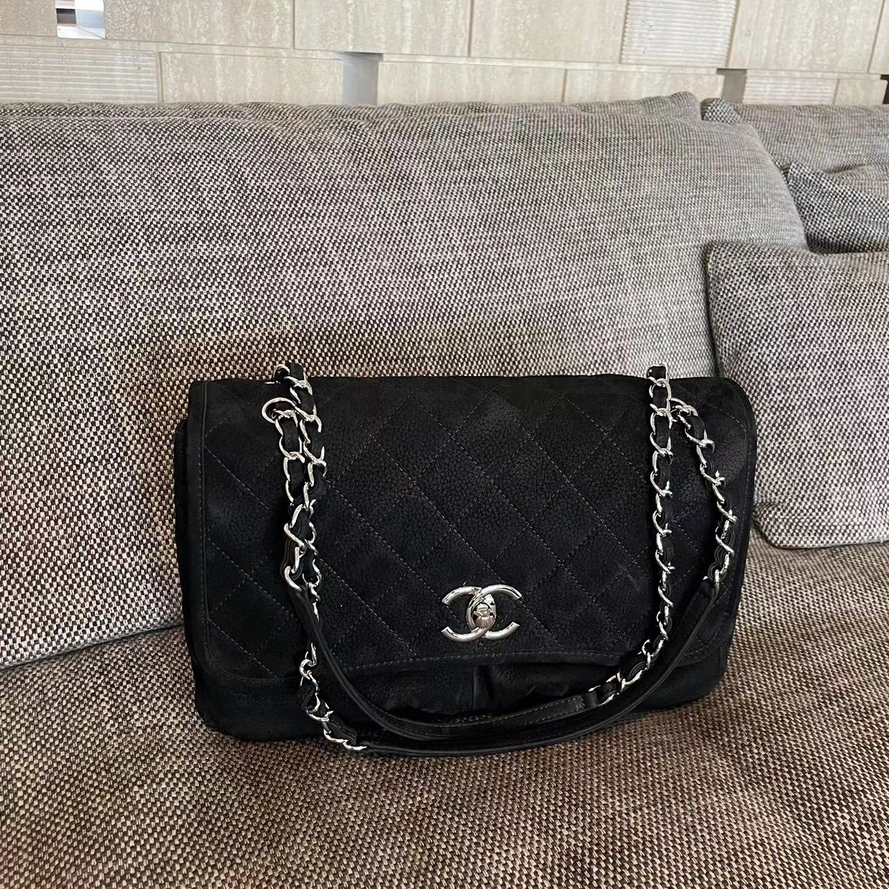 Vintage Black Quilted Suede Leather Shoulder Bag with Silver-Tone Hardware & Chain Strap - Mocuir