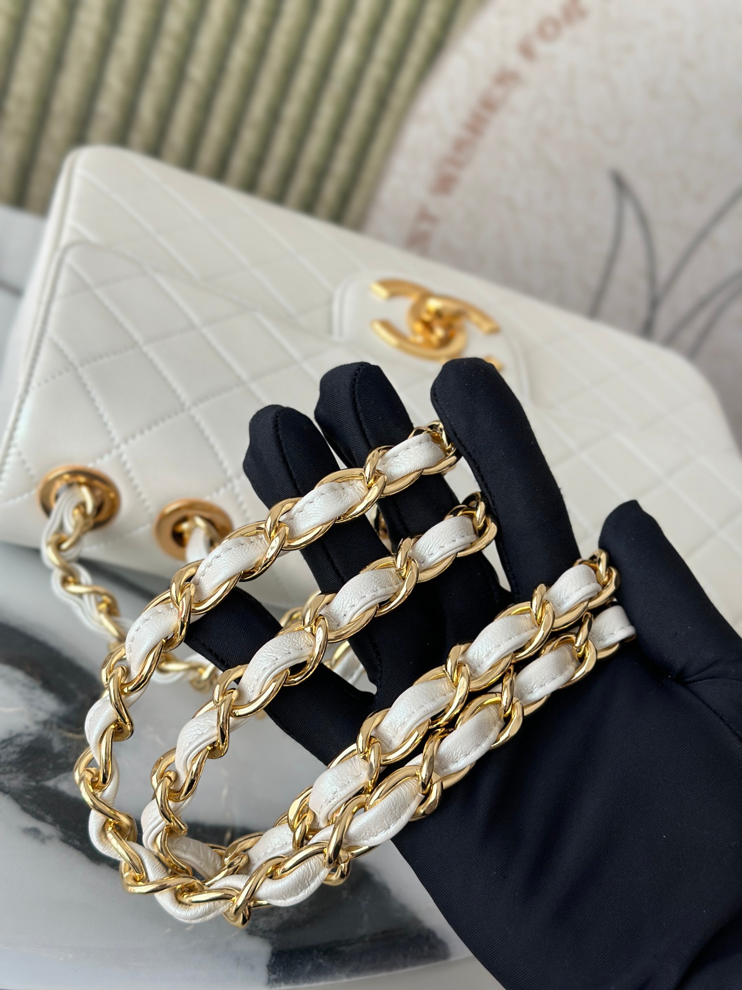 Classic Flap Medium in White Quilted Lambskin with Gold-Tone Hardware - Mocuir