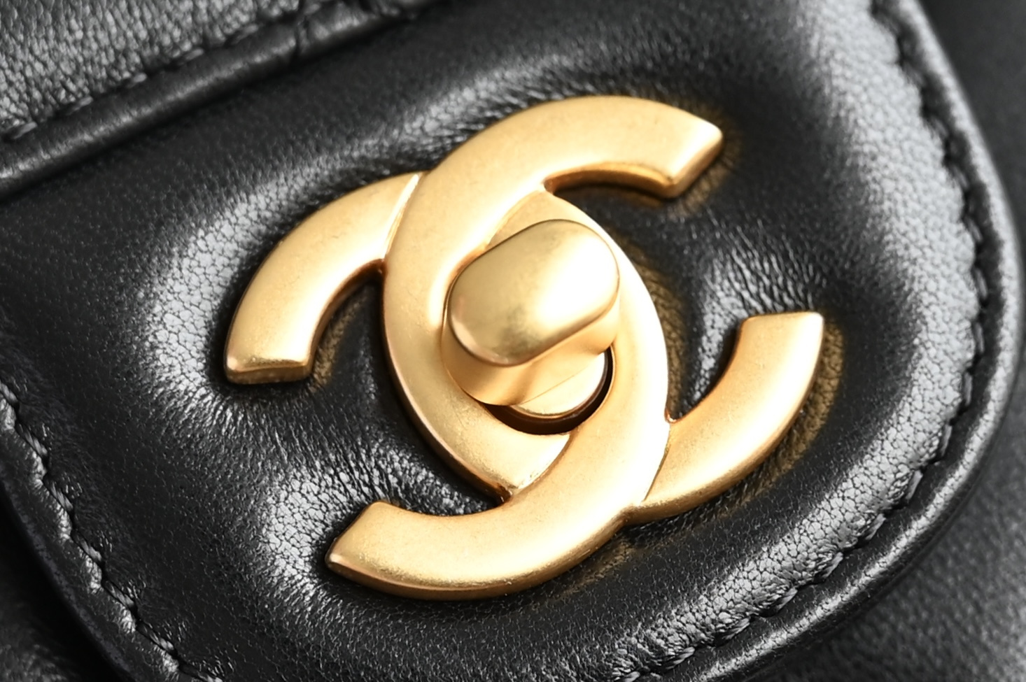 Trendy CC Top Handle Flap Bag（Black） - Mocuir