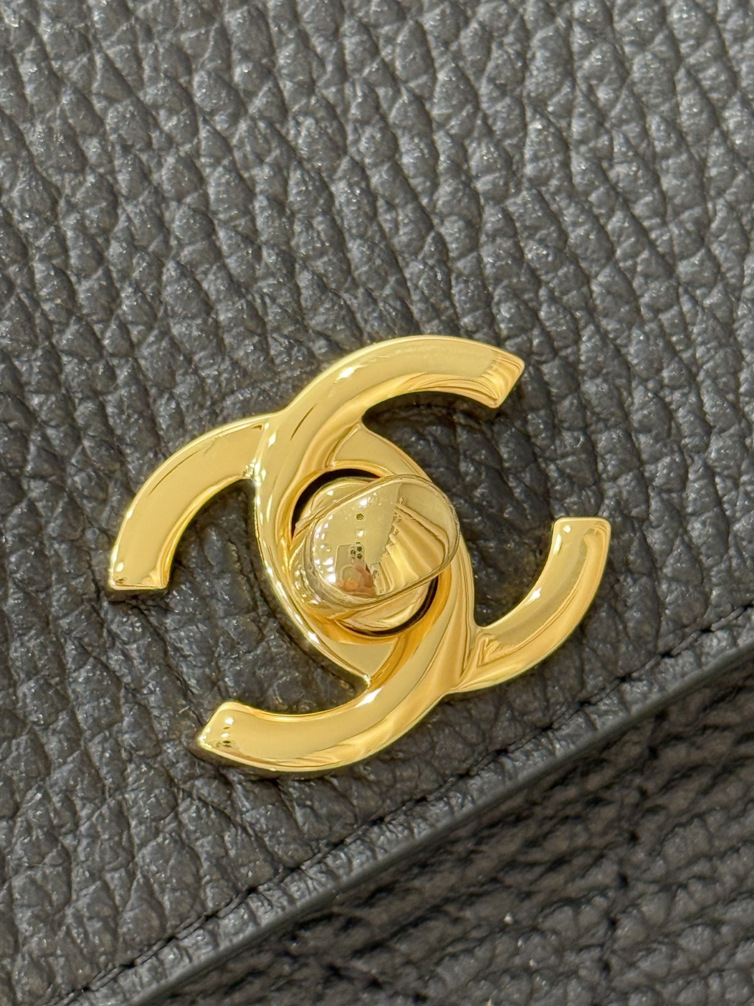 26P Cruise Preppy Coco Bowling Bag in Black Caviar Leather with Gold-Tone Hardware - Mocuir