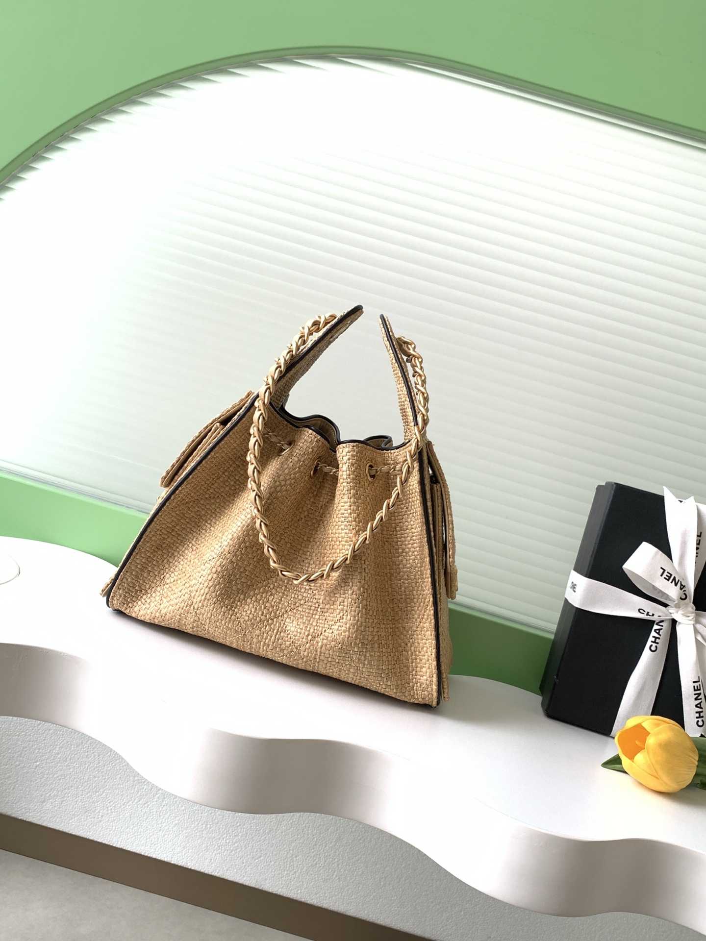 Small 25 Hobo Bag in Beige Braided Raffia (26C Cruise Collection) - Mocuir