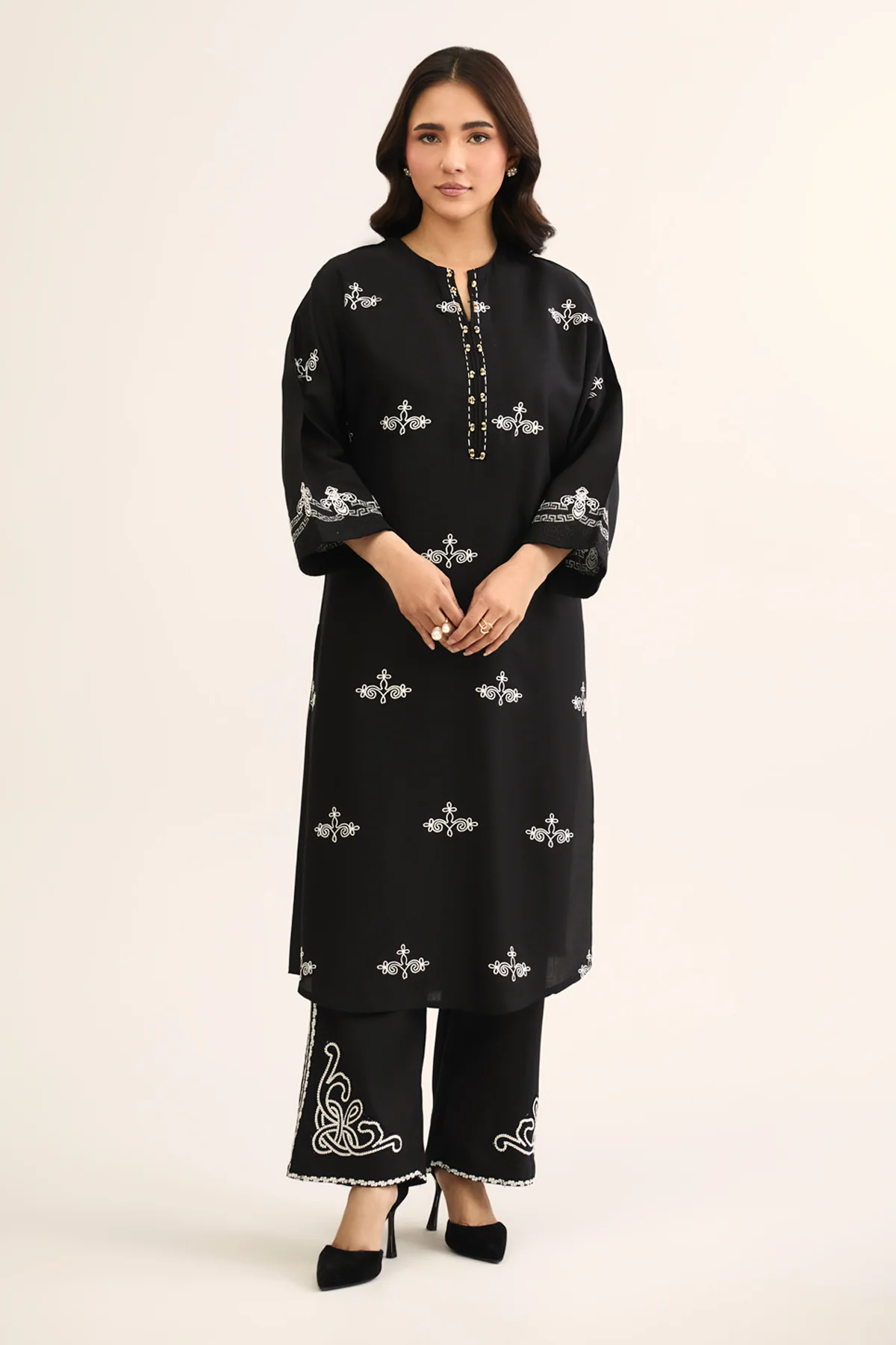LINEN | EMBROIDERED
