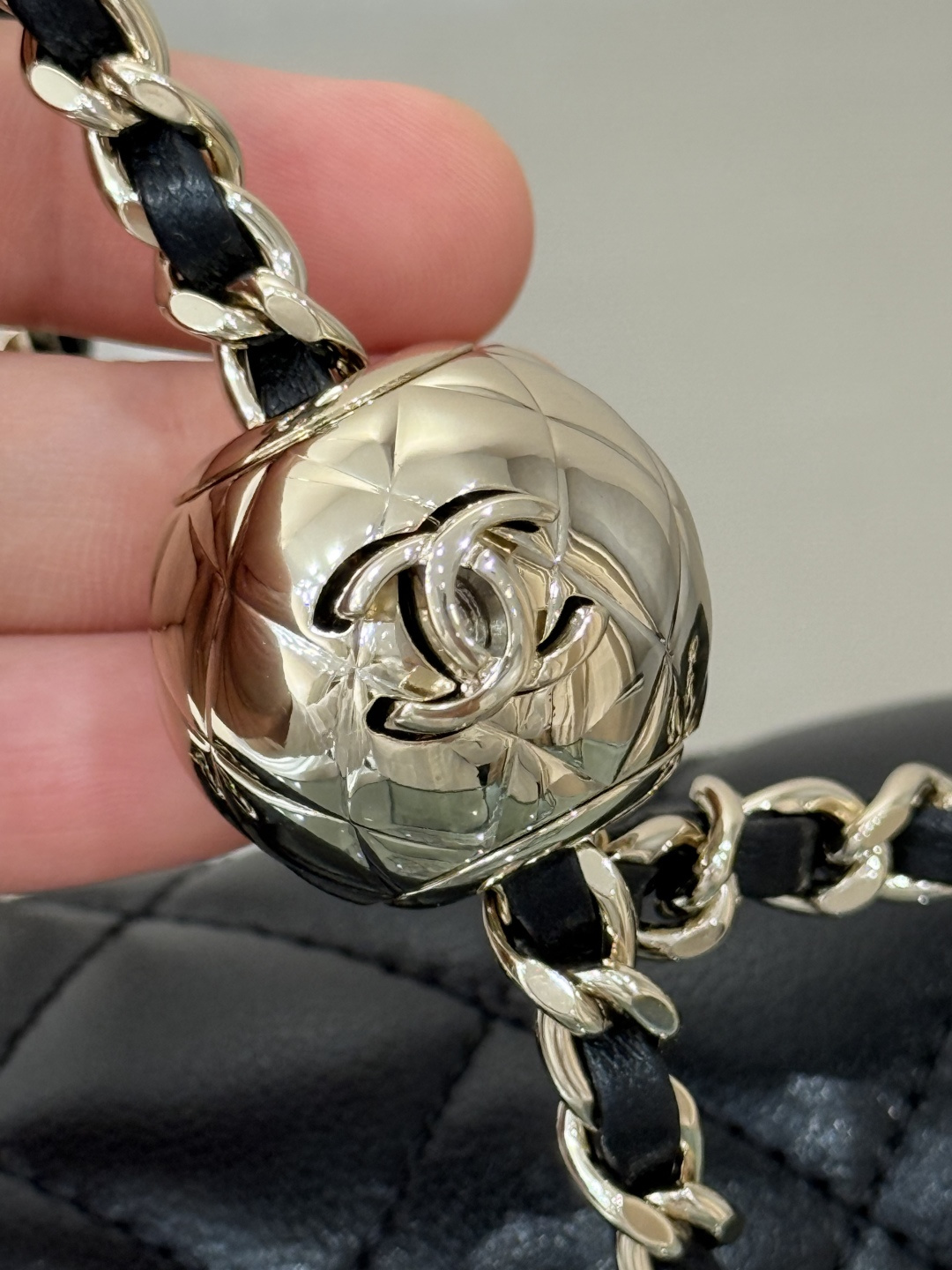 Mini Square Flap with Globe Charm - Mocuir