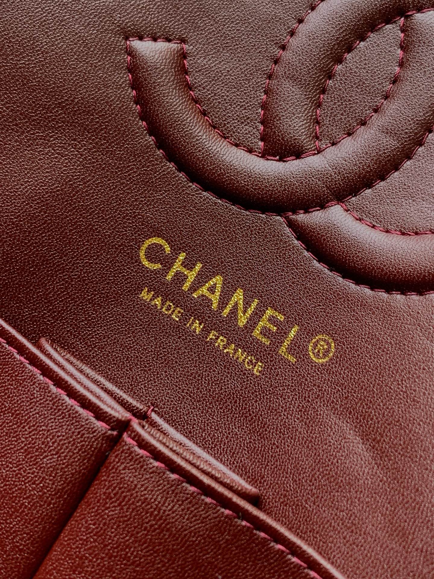 Classic Flap Bag（Black/Gold logo） - Mocuir