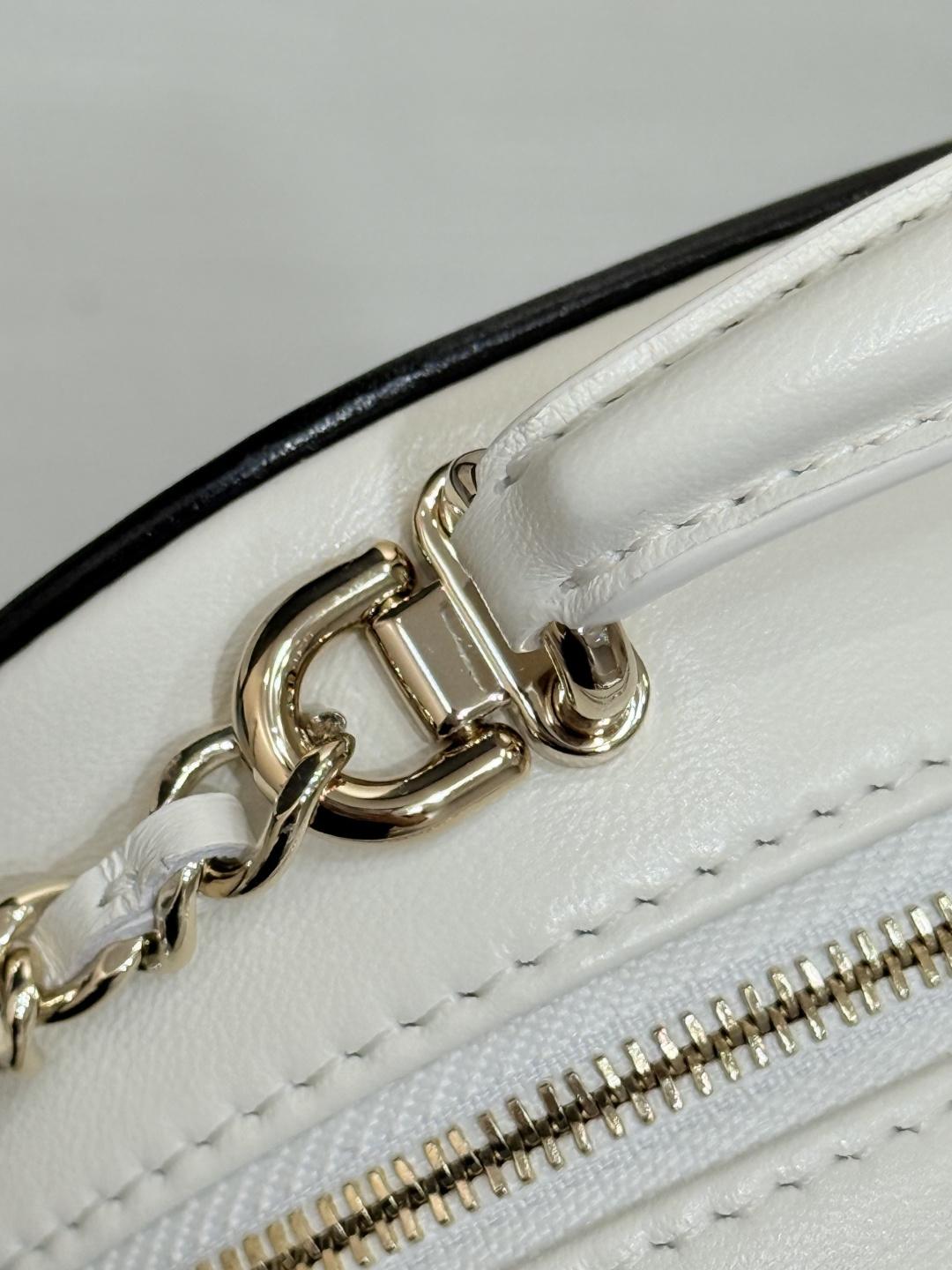 Mini Backpack with Chain（White） - Mocuir