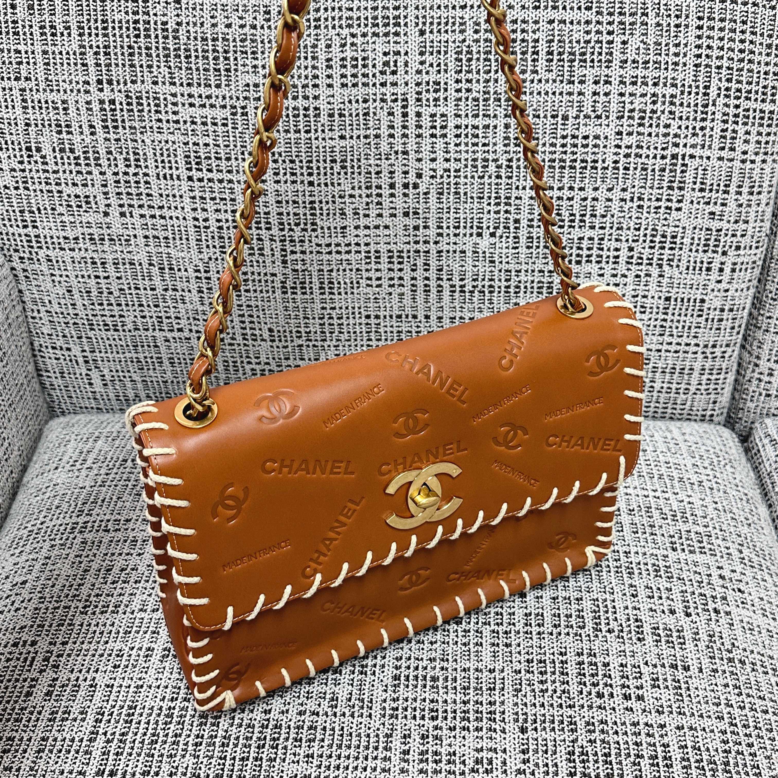 Vintage Jumbo Single Flap Bag in Caramel Embossed Smooth Calfskin with Hand-Stitched Edge and Vintage Gold-Tone Hardware - Mocuir