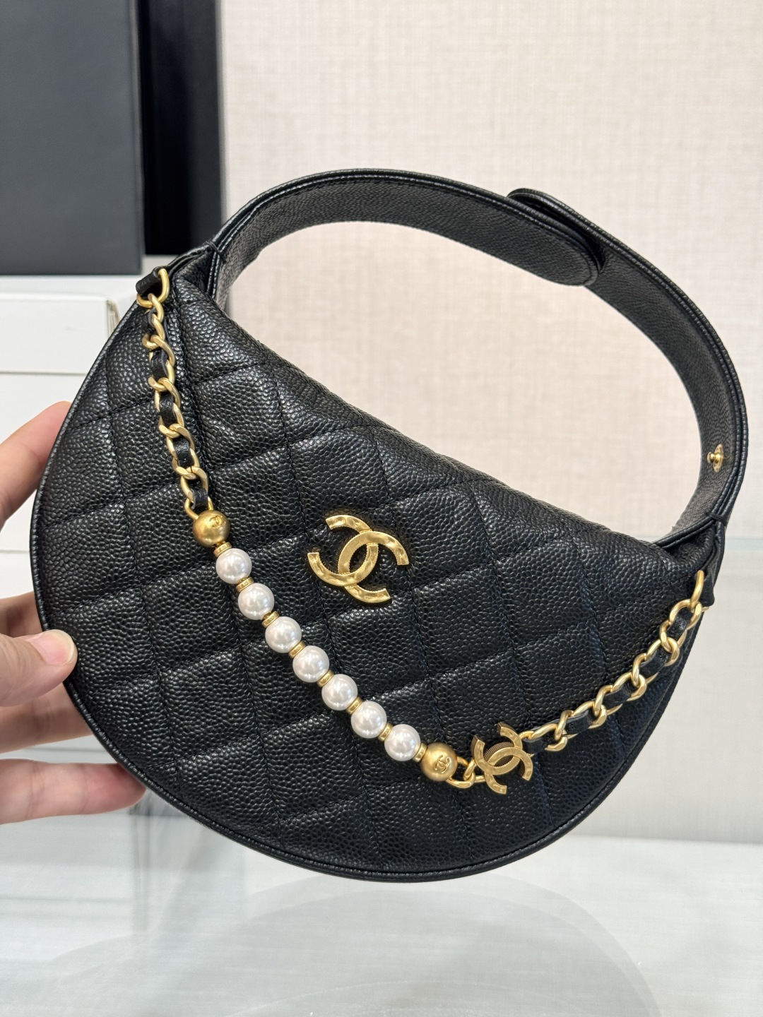 24C Pearl Chain Hobo Bag（Black） - Mocuir