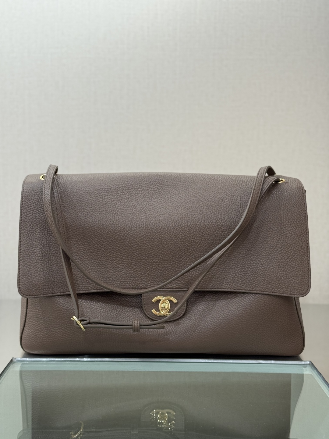 Spring-Summer 2026 Chocolate Brown Grained Calfskin Jennie Maxi Flap Tote Bag with Gold-Tone CC Turn-Lock - Mocuir