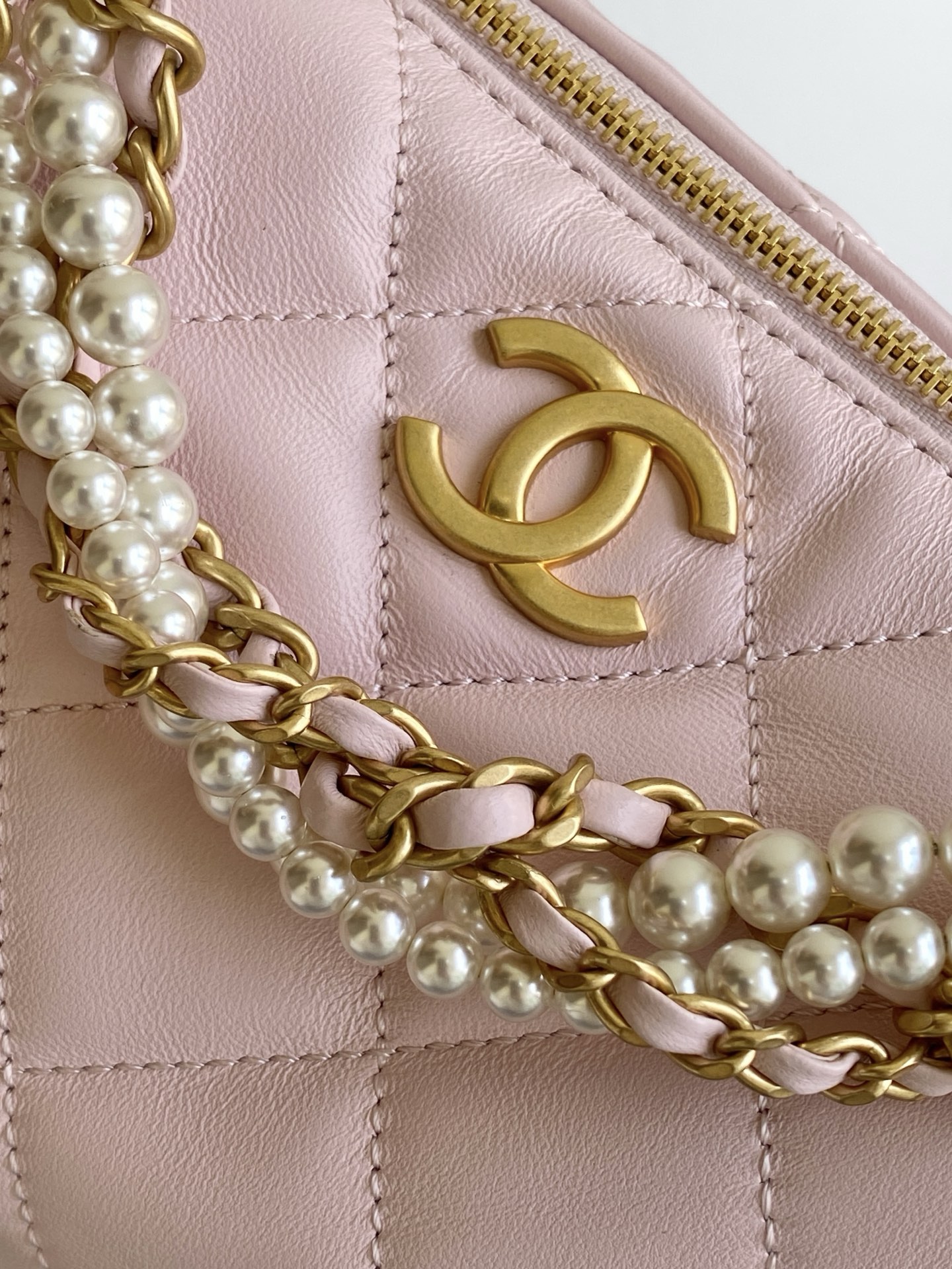 Quilted Lambskin Hobo Bag with Pearl Chain in Light Pink (Gold Hardware) - Mocuir