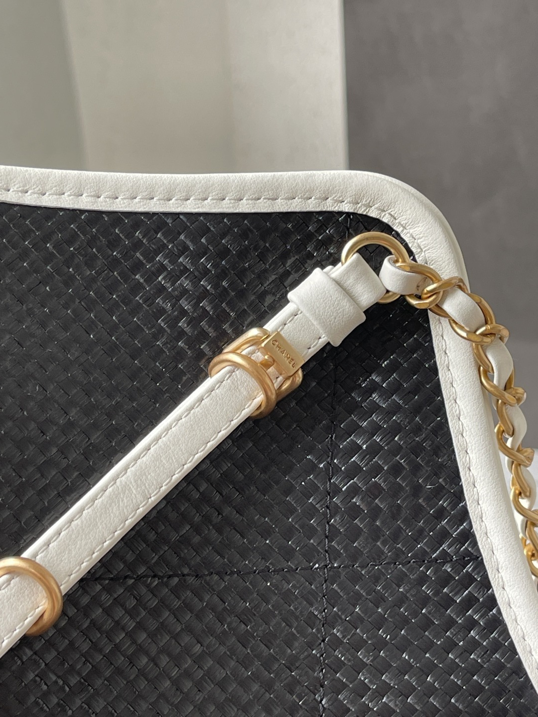 25C Woven Straw Large Tote Handbag with White Calfskin Trim and Gold-Tone Hardware - Mocuir