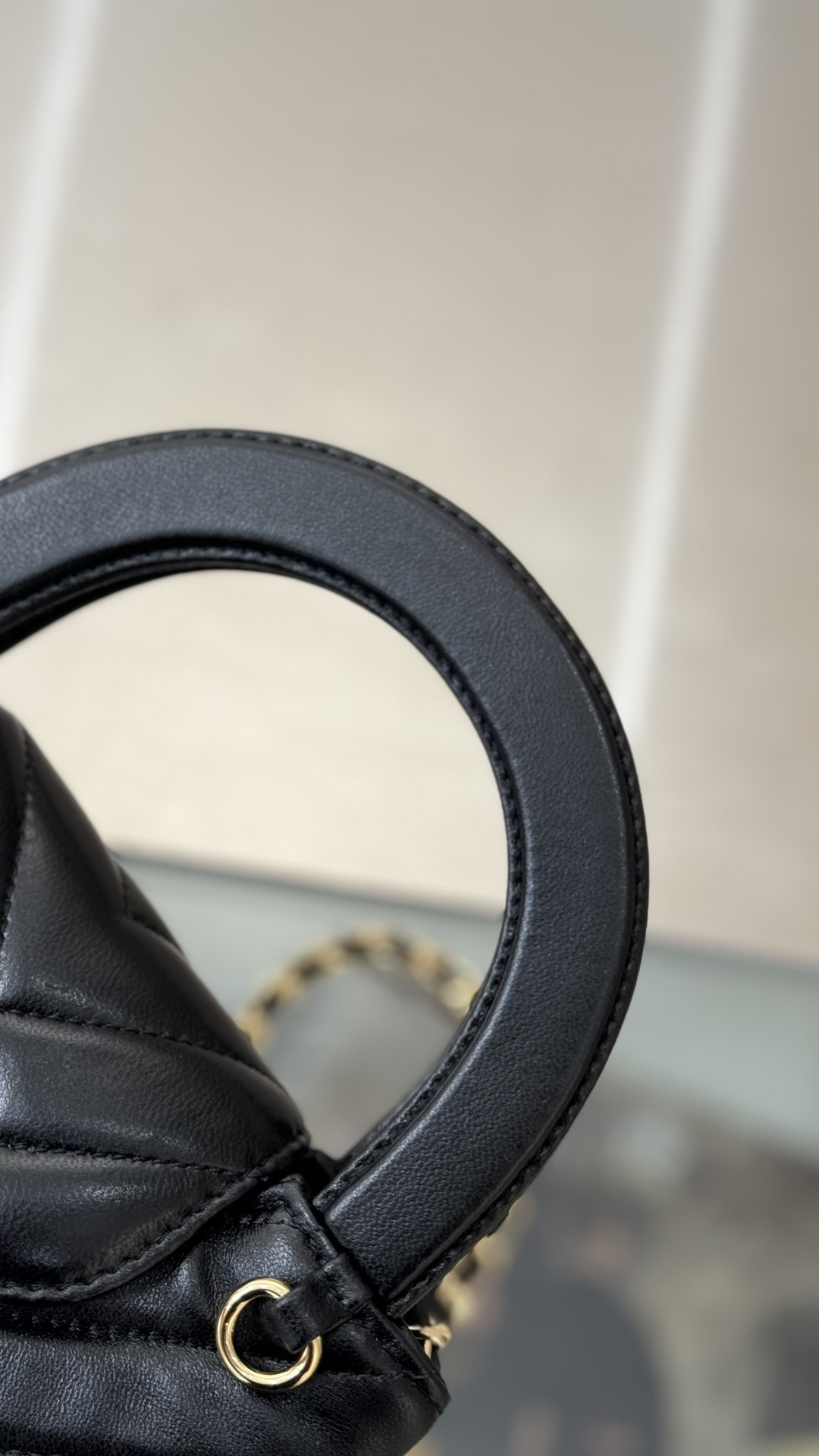 26K Kelly Mini Chevron-Quilted Lambskin Handle Bag with Gold-Tone Hardware - Mocuir