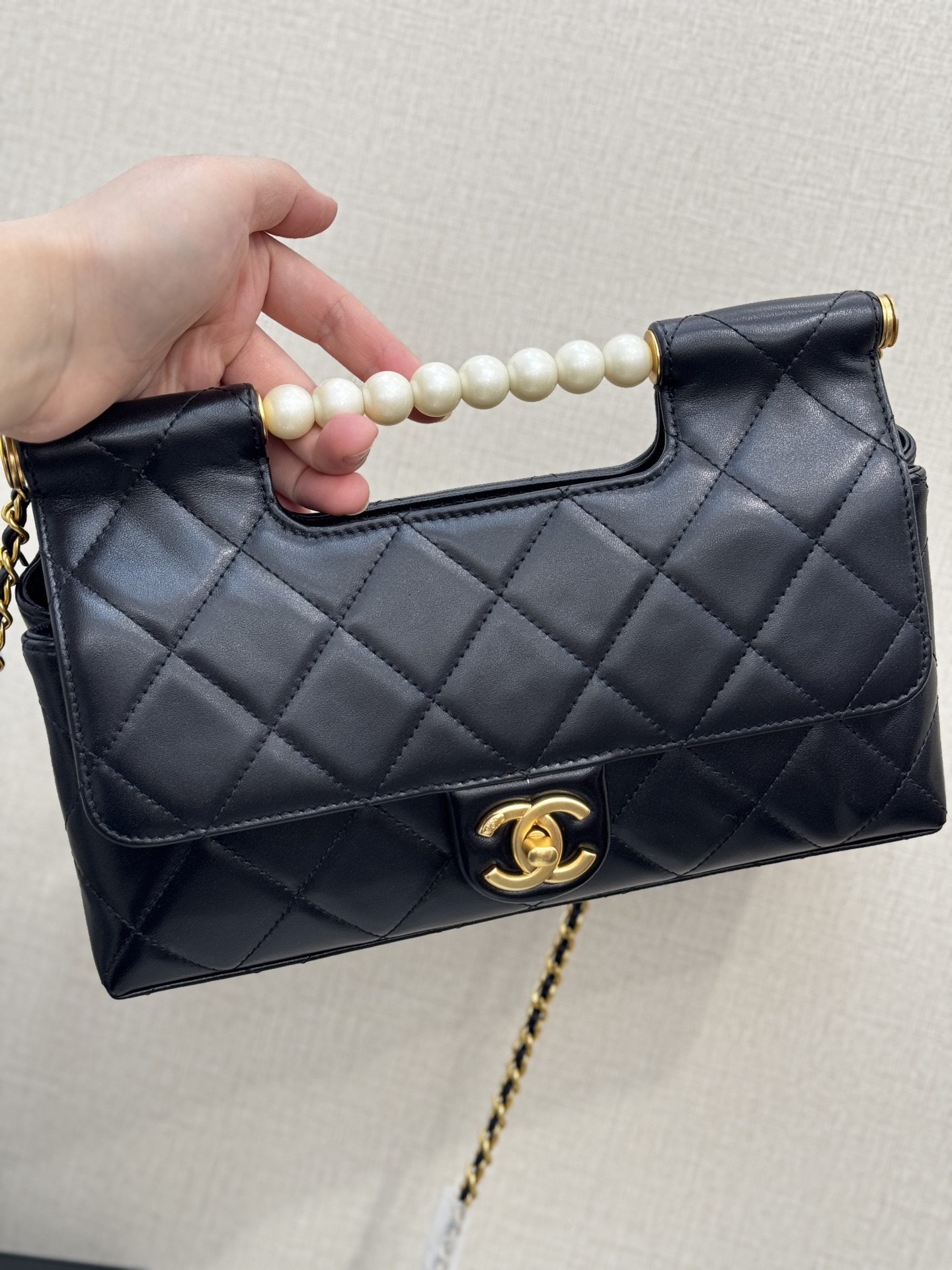 Pearl Handle Flap Bag - Mocuir
