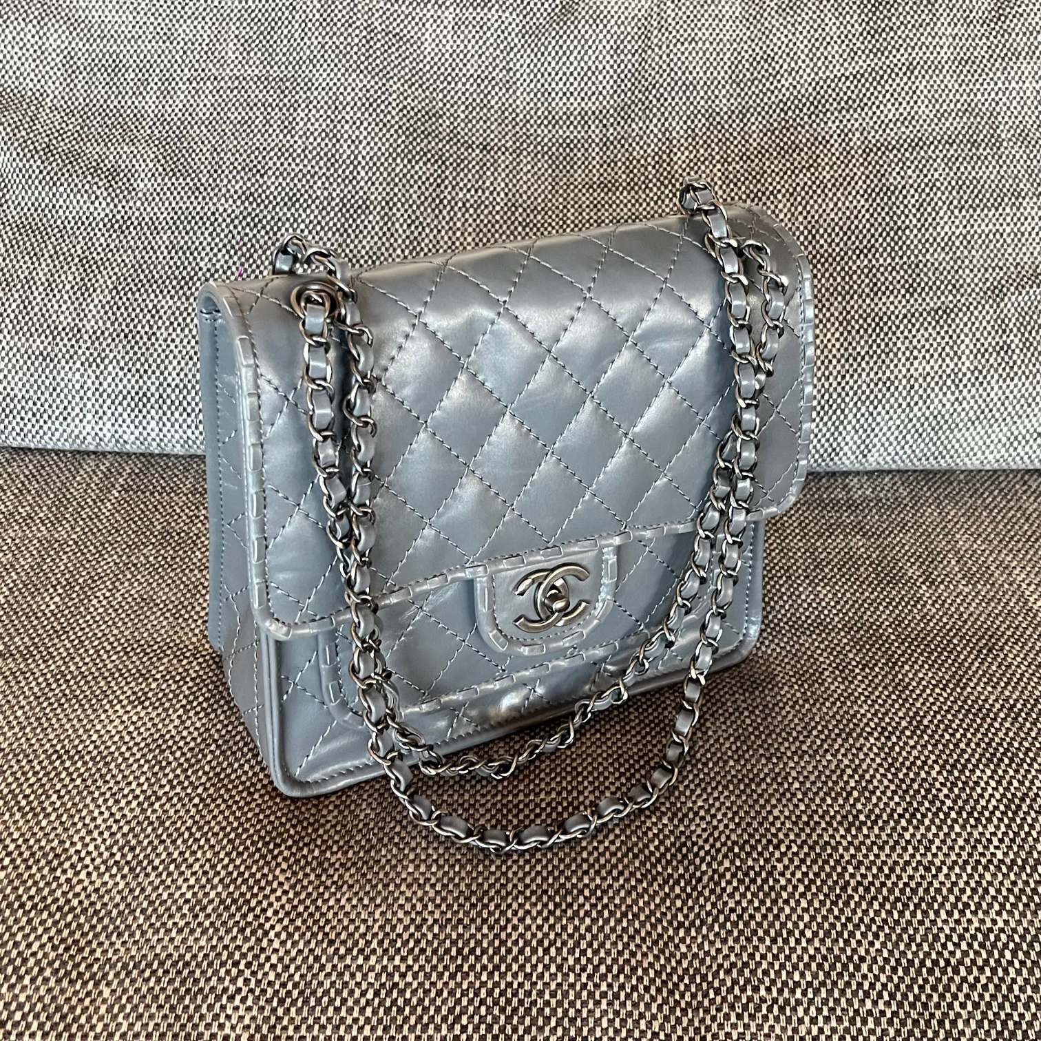 Vintage Silver Metallic Quilted Oil-Waxed Calfskin Flap Handbag with Aged Silver-Tone Hardware - Mocuir