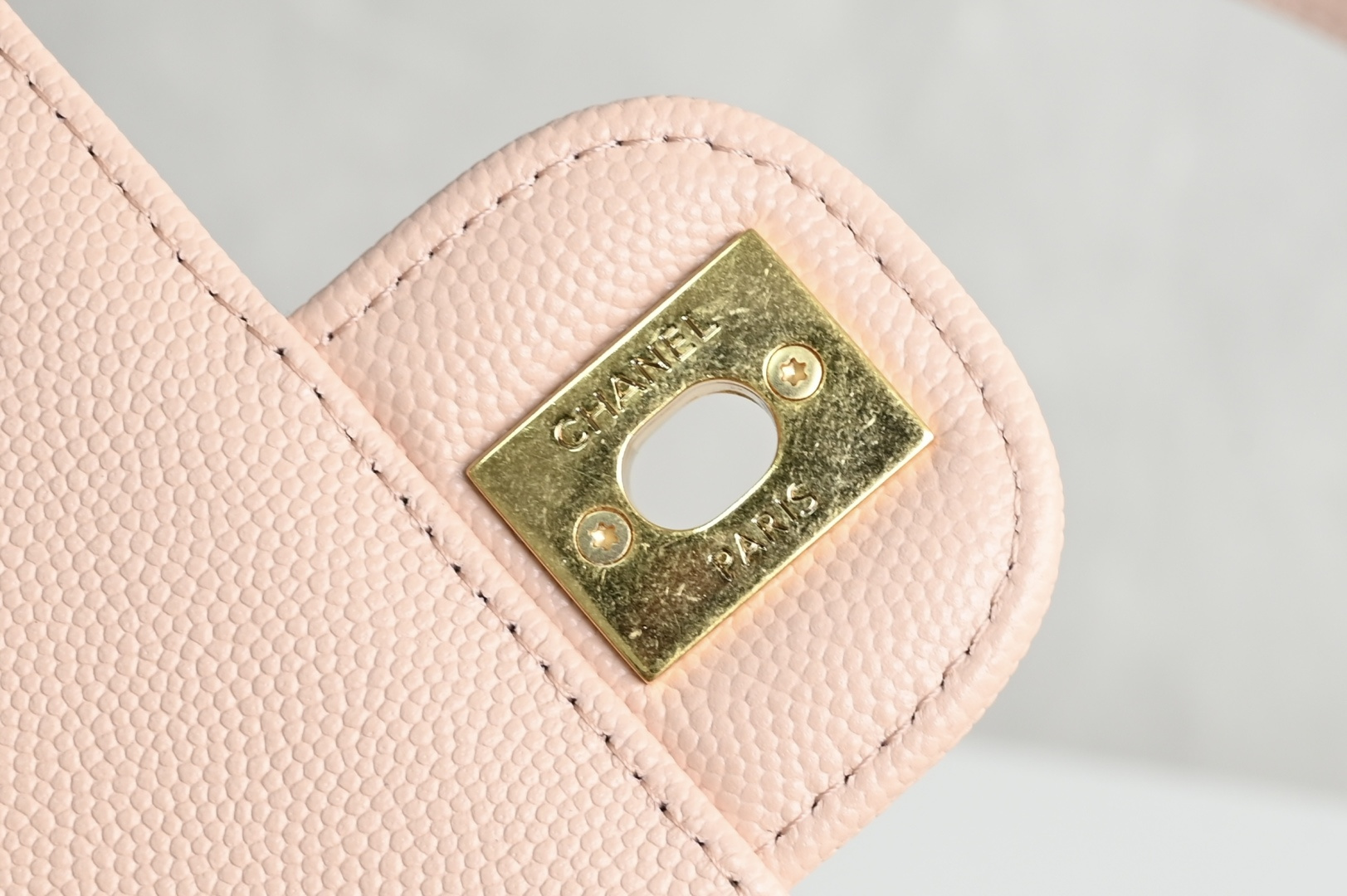 26P Preppy Coco Large Flap Bag in Light Pink Grained Shiny Calfskin with Gold-Tone Hardware - Mocuir